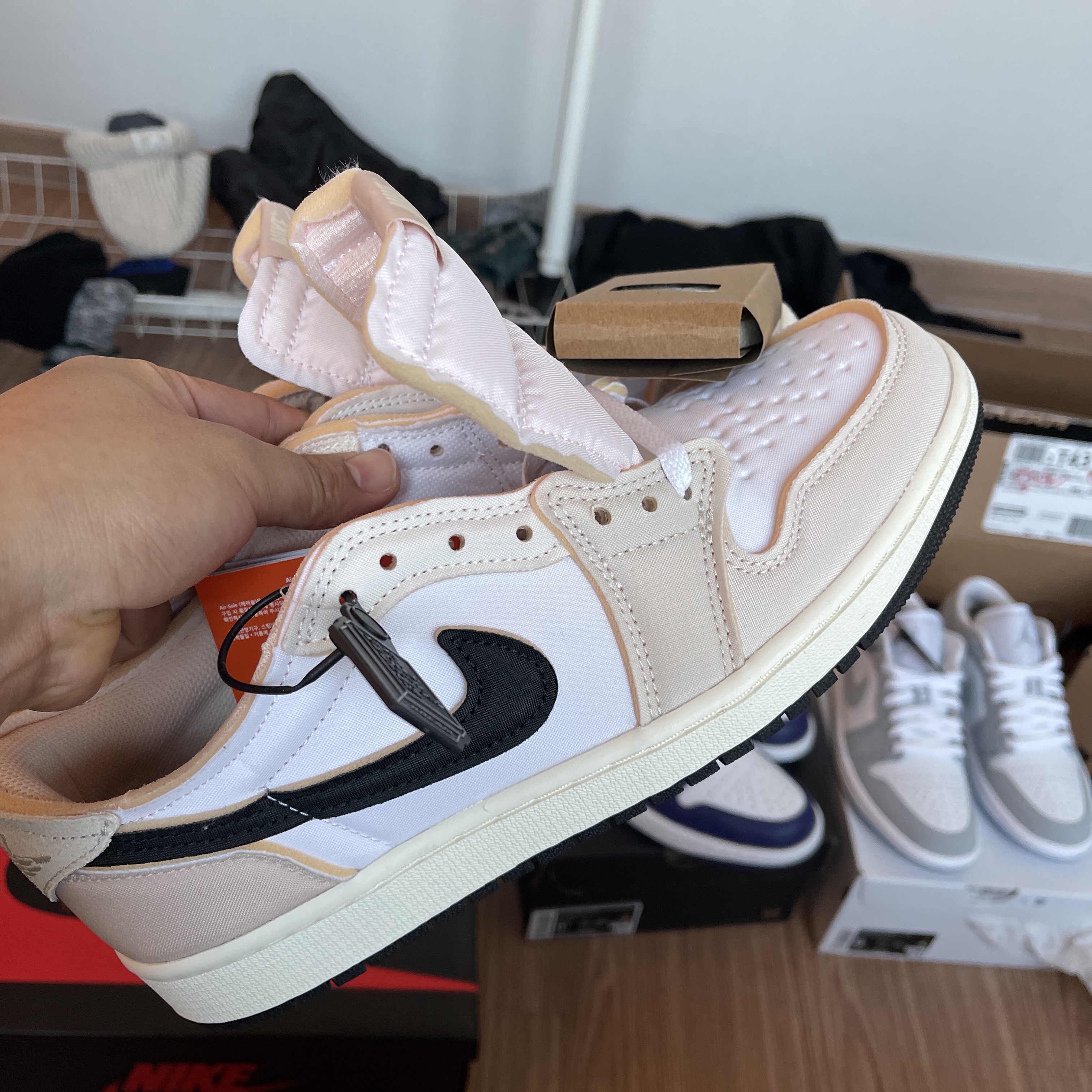 Jordan 1 Retro Low OG EX White and Coconut Milk 착용 스타일