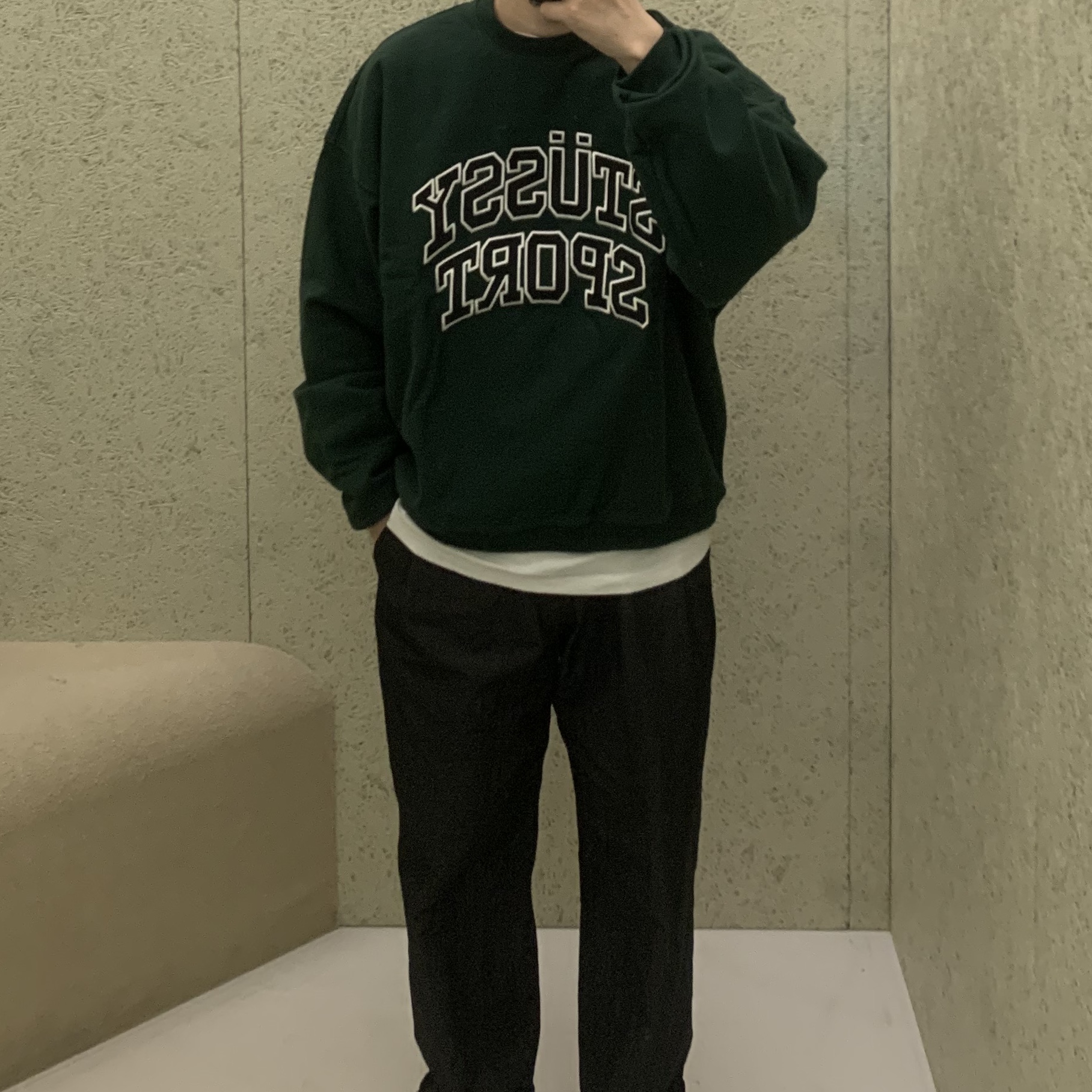 Stussy Sport Relaxed Oversized Crew Pine, New Balance 1906R Black Silver Metallic 착용 스타일 - 1