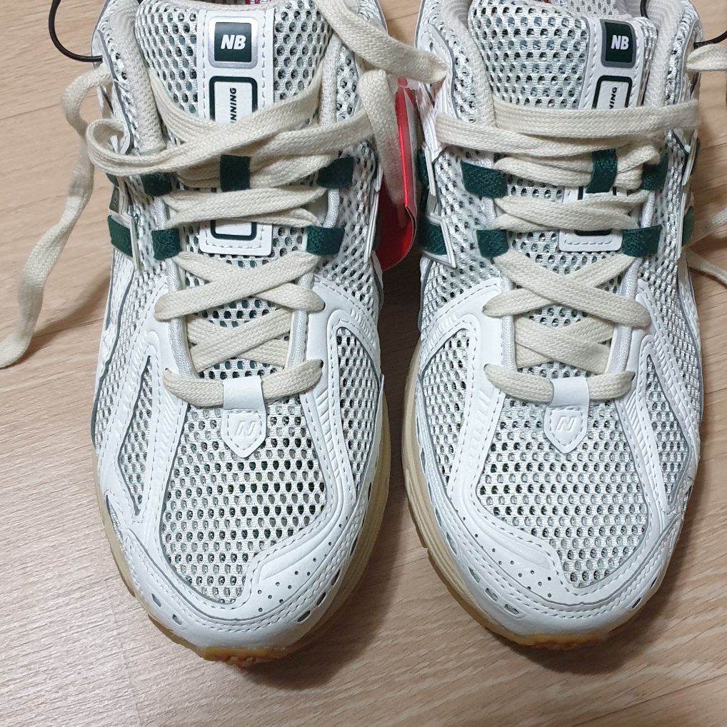 New Balance 1906R Silver Green 착용 스타일 - 2