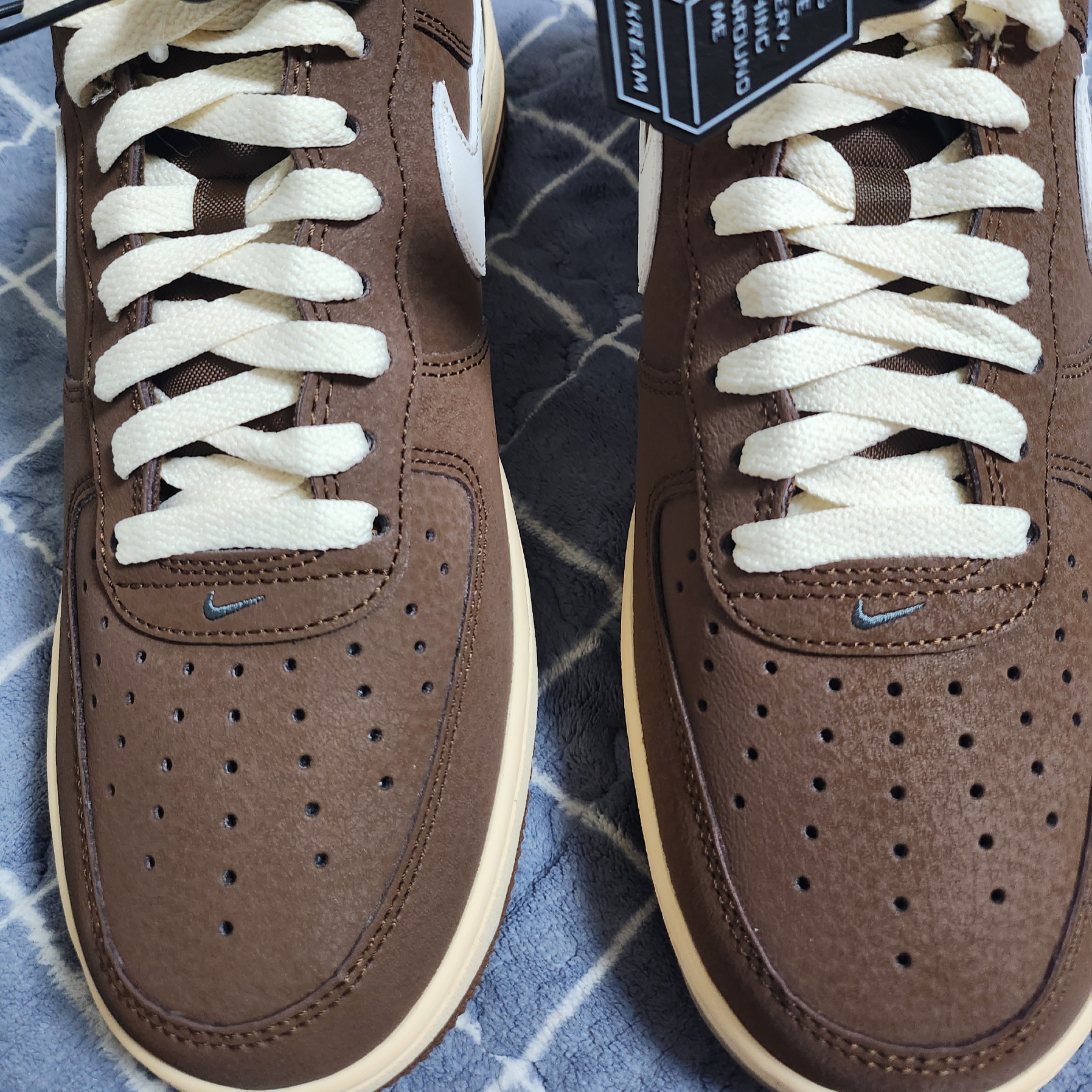 Nike Air Force 1 '07 Cacao Wow Coconut Milk 착용 스타일 - 2
