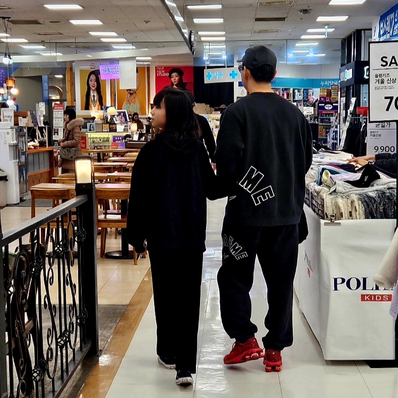 Nike x Supreme Shox Ride 2 SP Red, Supreme x Nike Arc Sweatpants Black - 22SS 착용 스타일 - 3