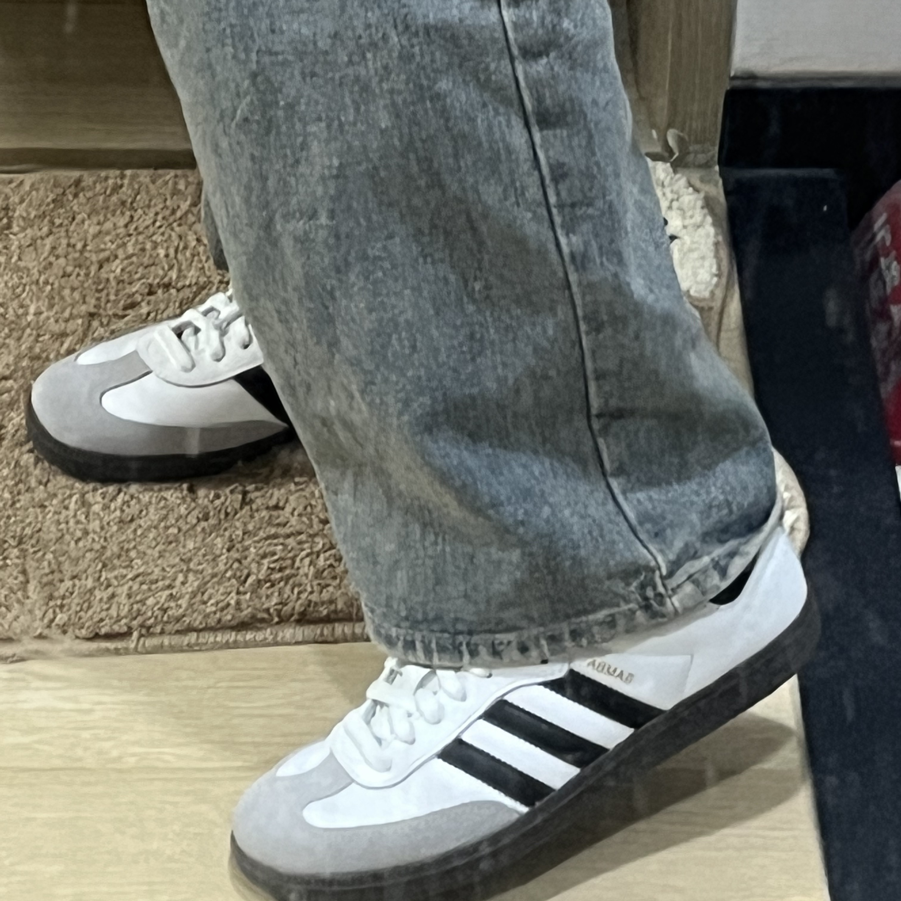 Adidas Samba OG Cloud White 착용 스타일 - 2