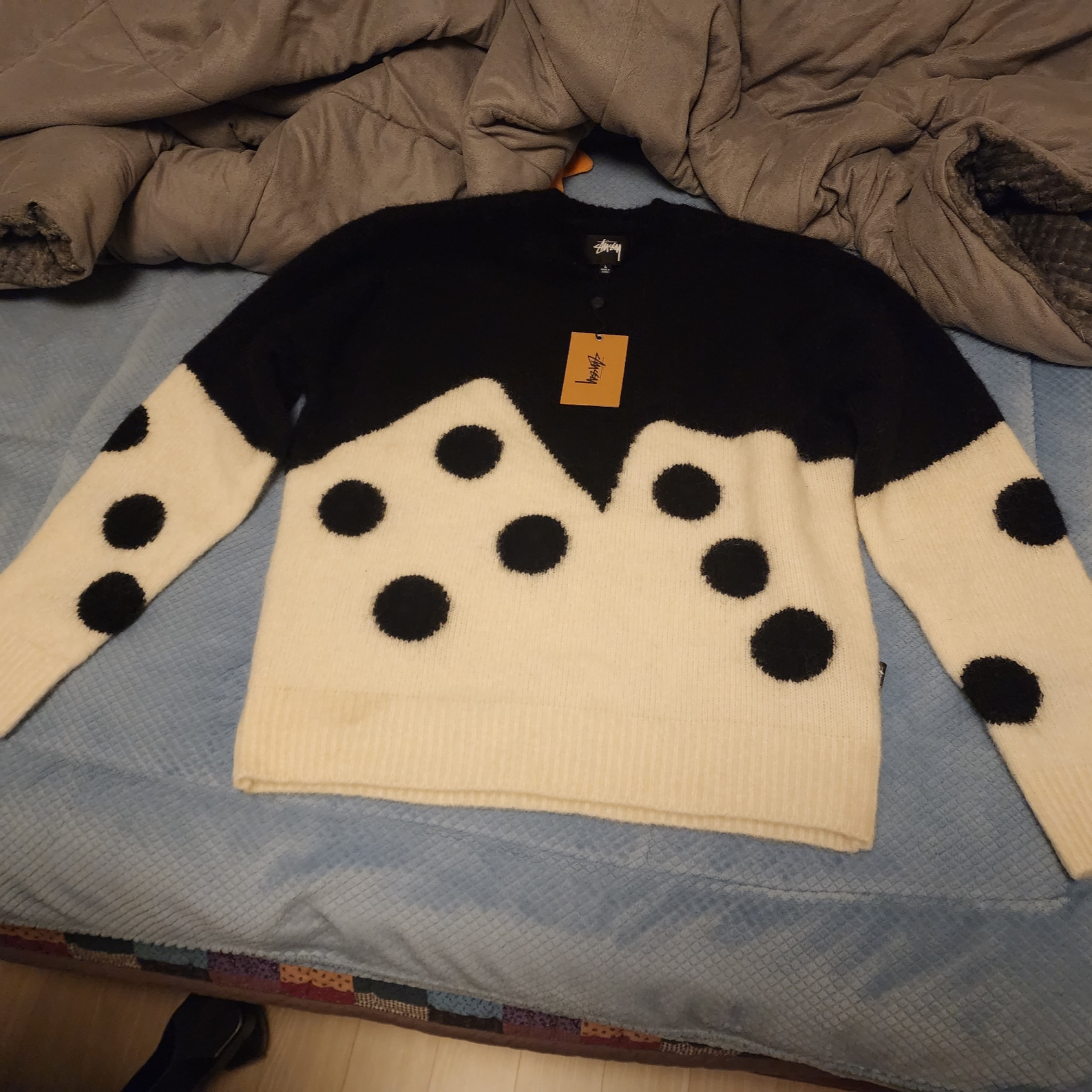 Stussy Dice Fuzzy Crew Black 착용 스타일 - 1