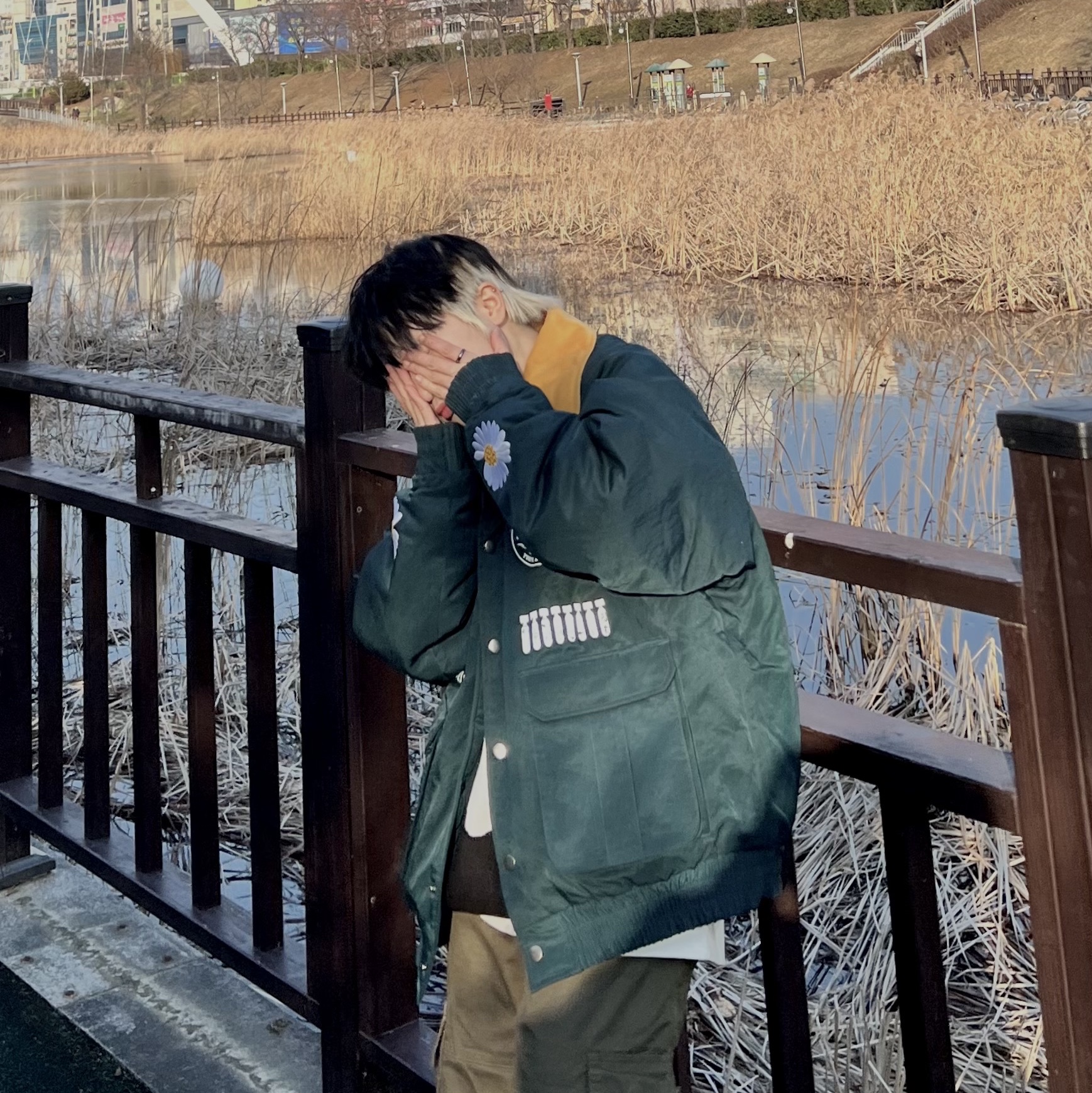 Peaceminusone Bomber Jacket #1 Dark Green, Converse Run Star Legacy CX Future Comfort Black 착용 스타일 - 2