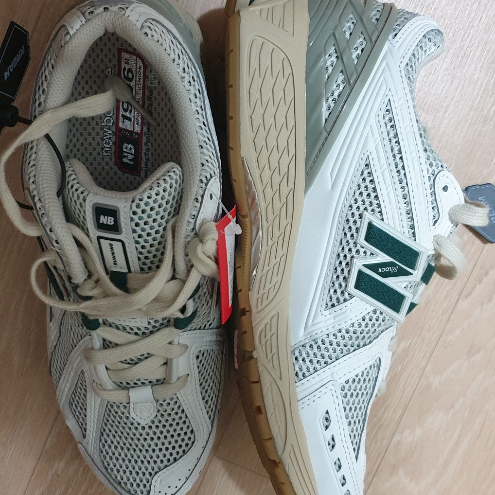 New Balance 1906R Silver Green 착용 스타일 - 3