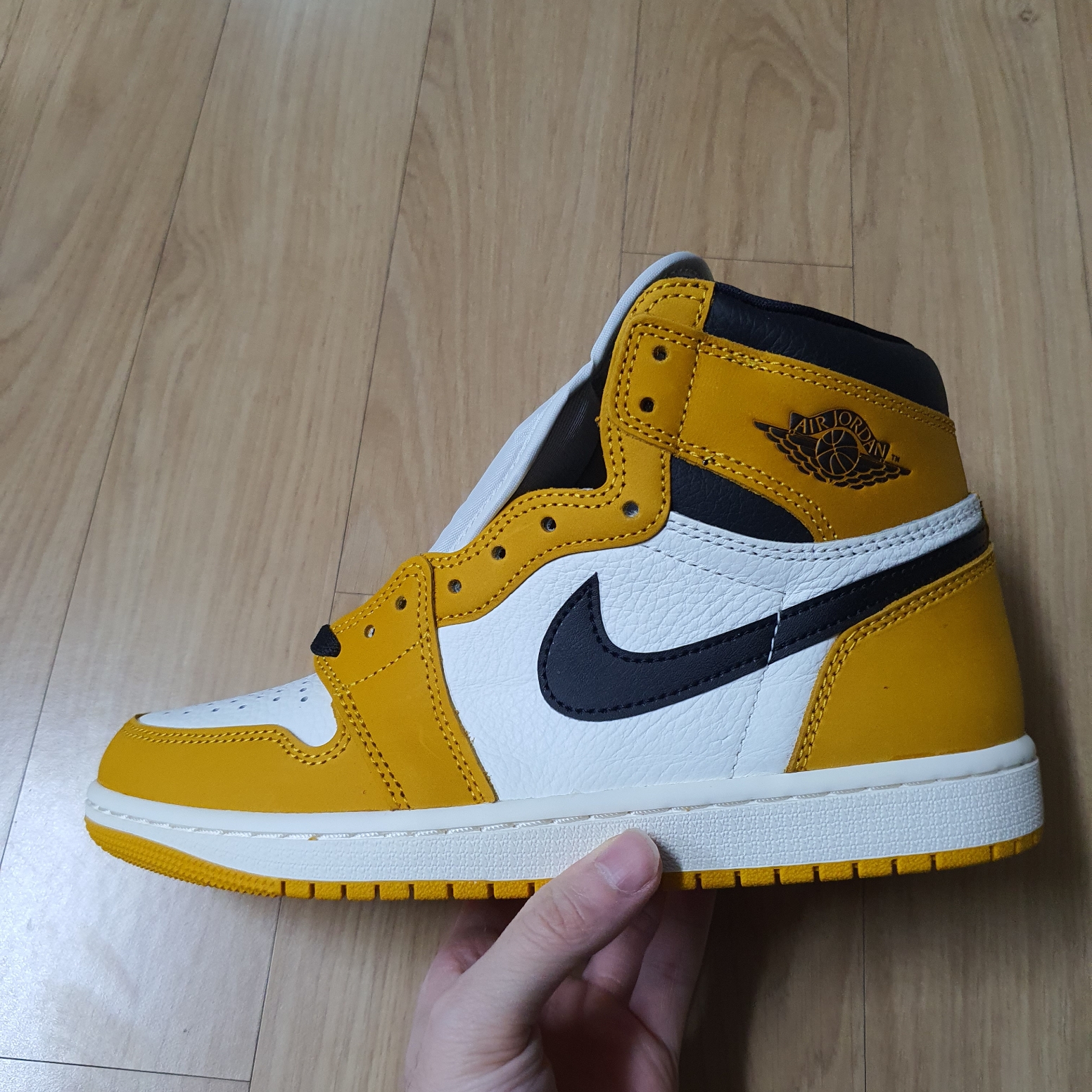 Jordan 1 Retro High OG Yellow Ochre 착용 스타일