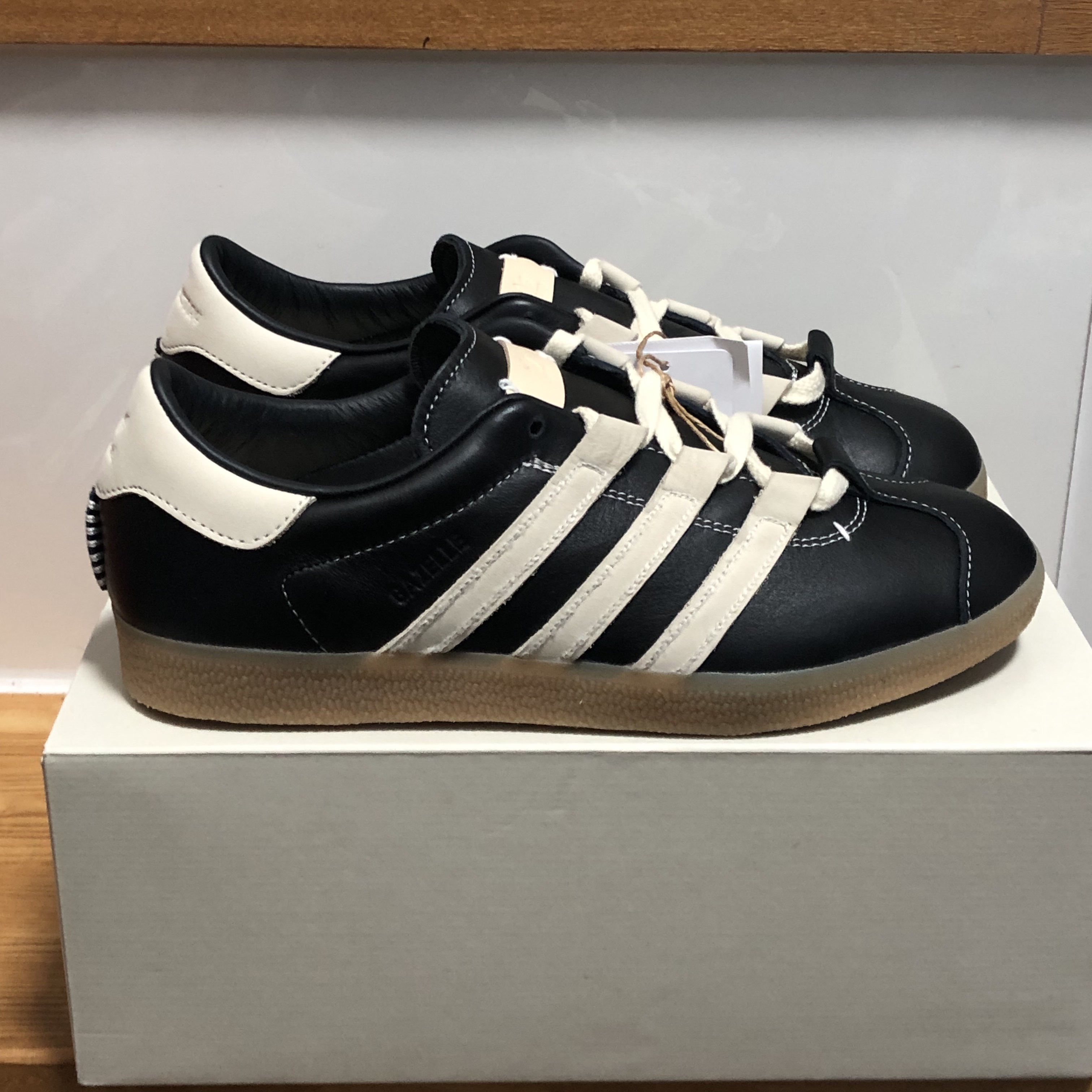 Adidas x Foot Industry Gazelle Core Black Cream White 착용 스타일