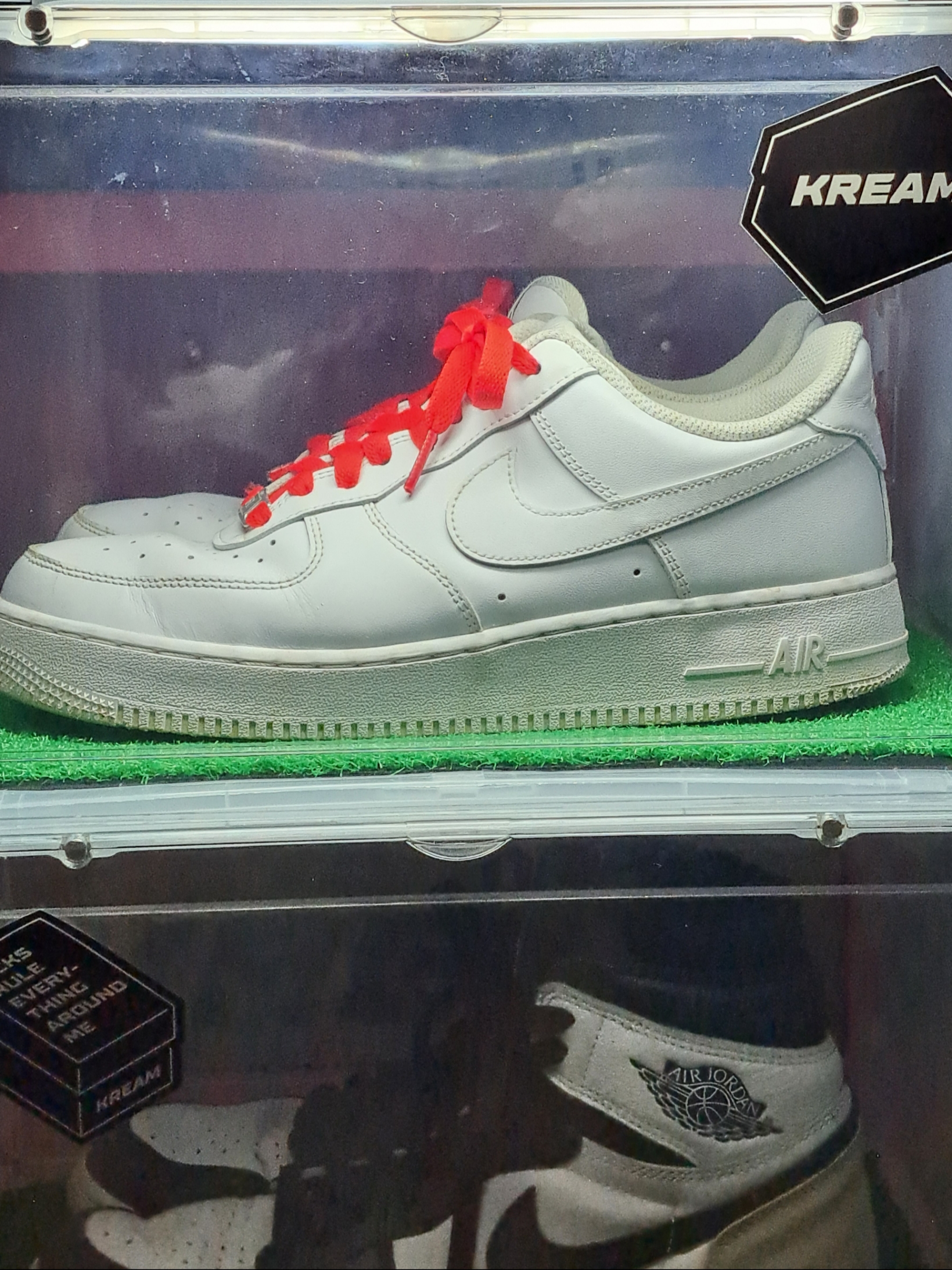 Jordan 1 Retro High OG Bleached Coral, Nike Air Force 1 '07 Low White 착용 스타일