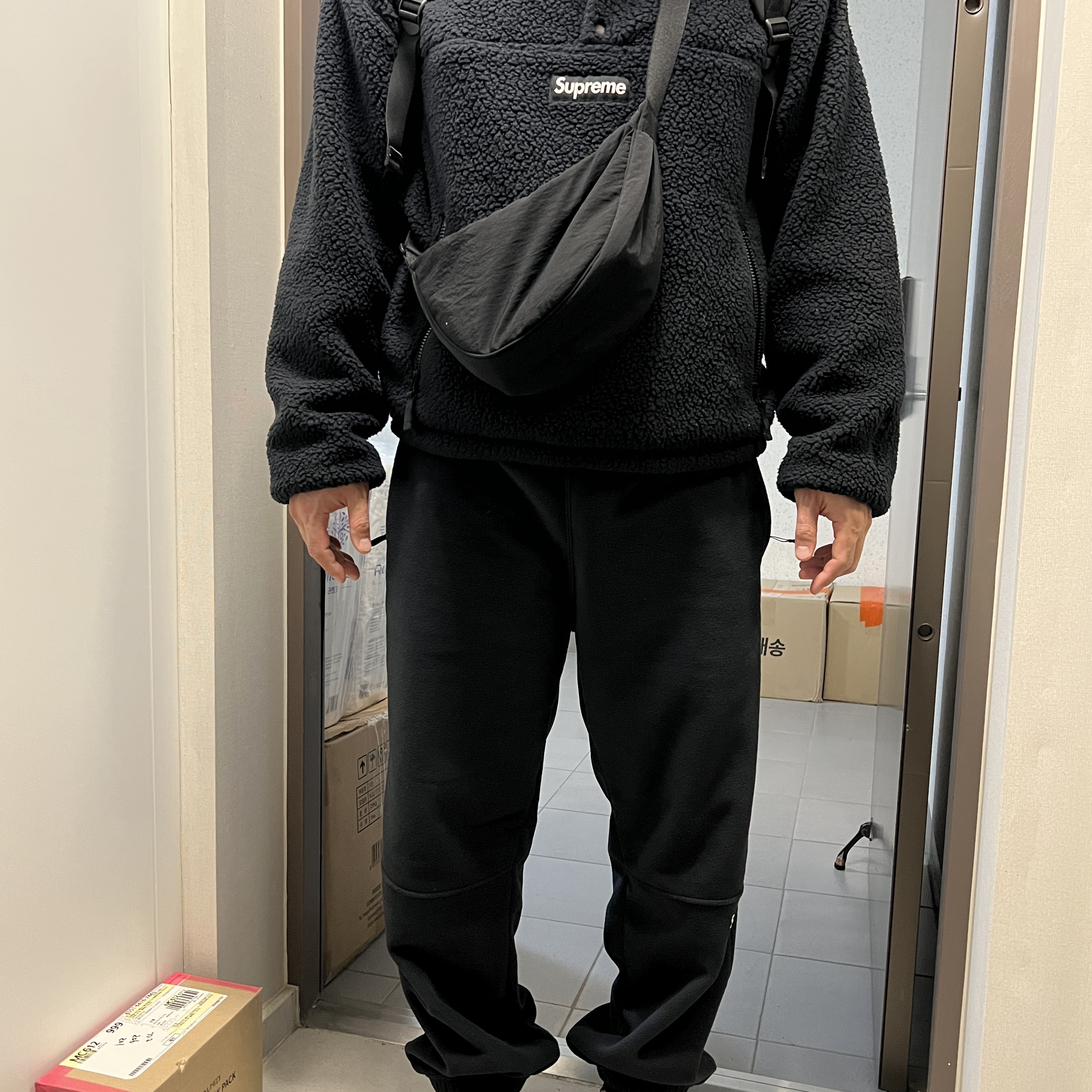 Supreme Polartec Shearling Reversible Pullover Black - 23FW, Supreme Polartec Pants Black - 23FW 착용 스타일 - 1
