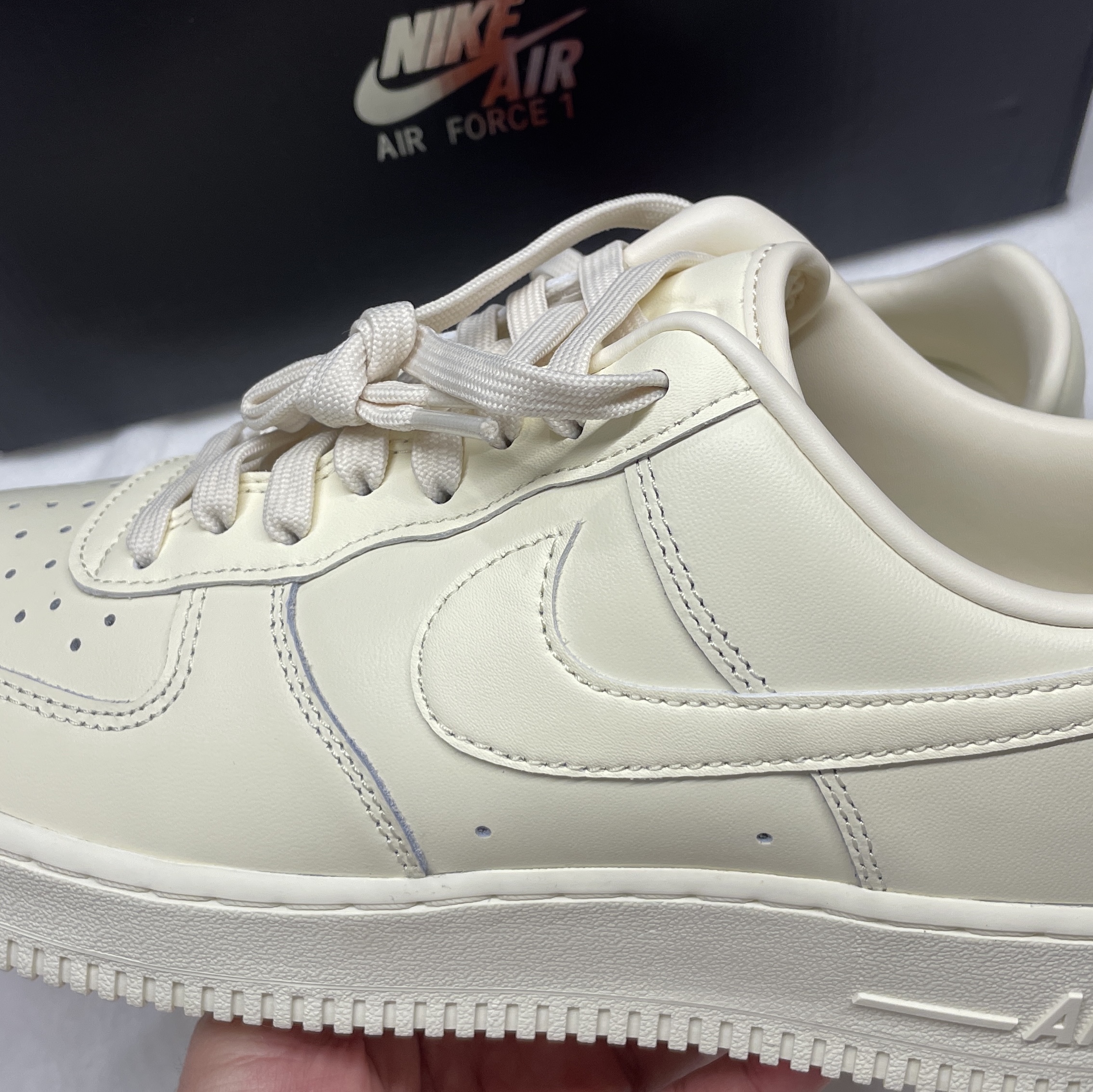 Nike Air Force 1 '07 Coconut Milk 착용 스타일 - 2