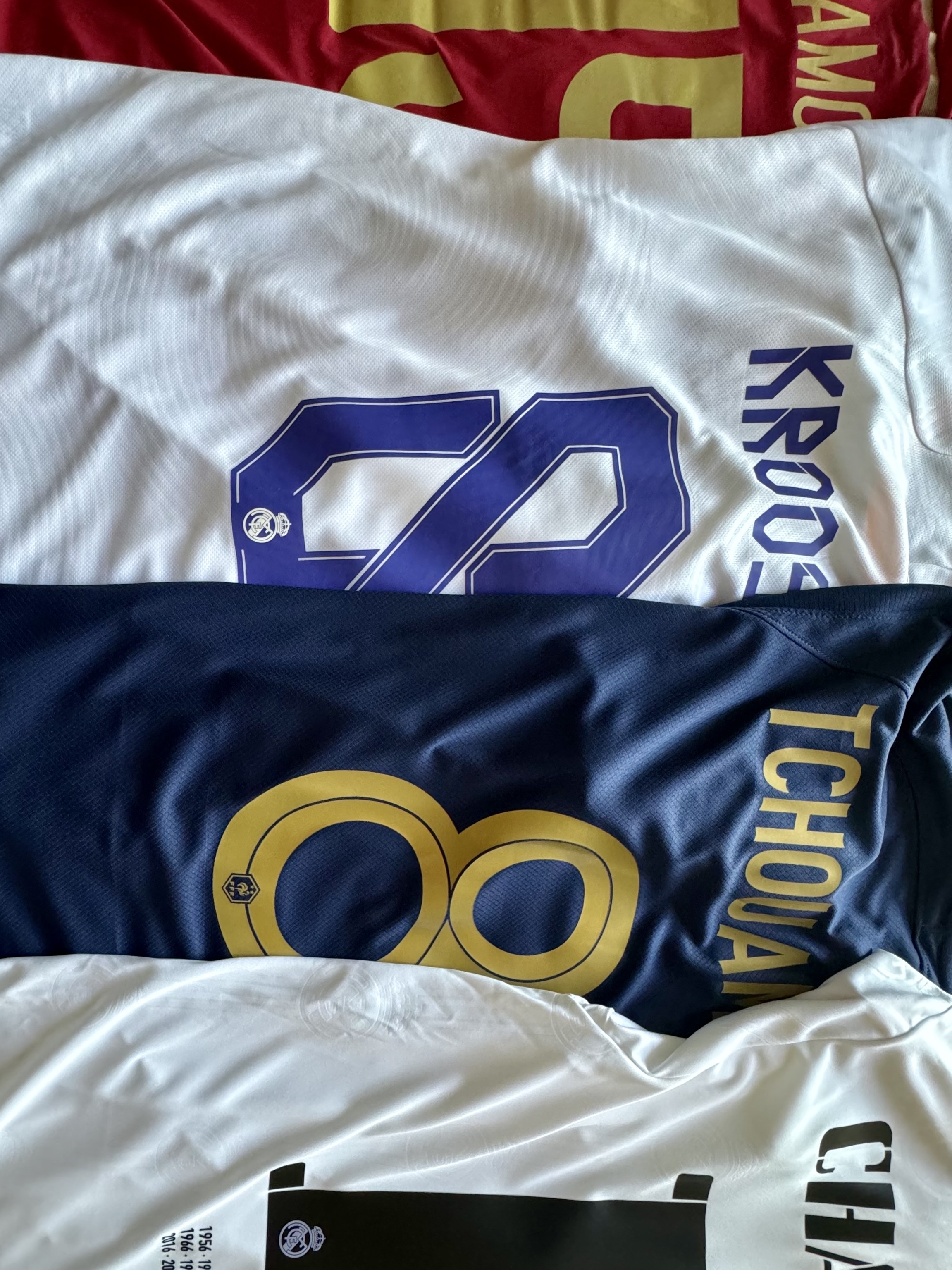 Adidas Real Madrid 2022/23 Home Jersey White - US Sizing (Non Marking Ver.), Adidas Real Madrid 2021/22 Home Jersey White - US Sizing (Non Marking Ver.) 착용 스타일