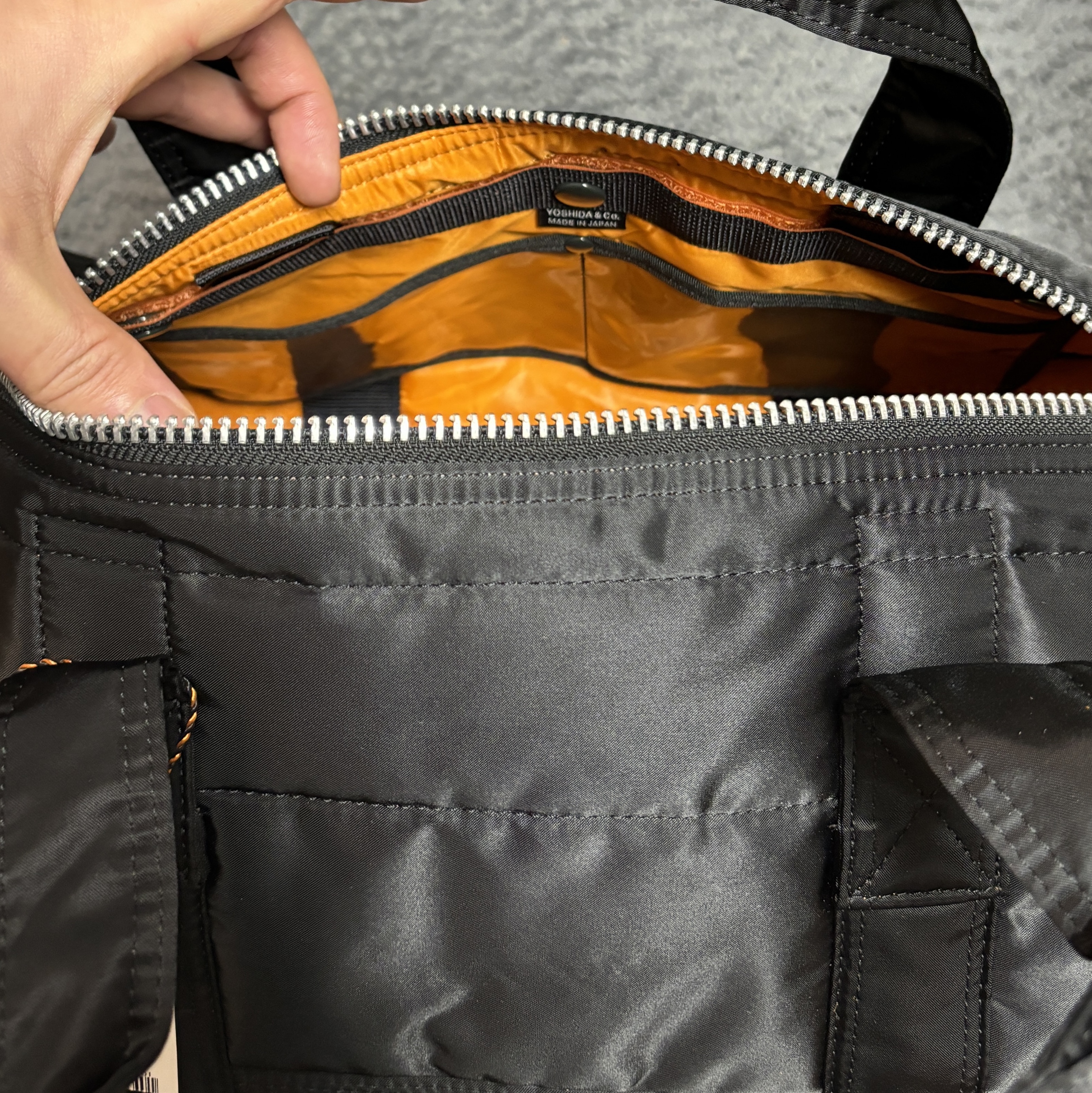 Porter Tanker 2Way Duffle Bag S Black 착용 스타일 - 2