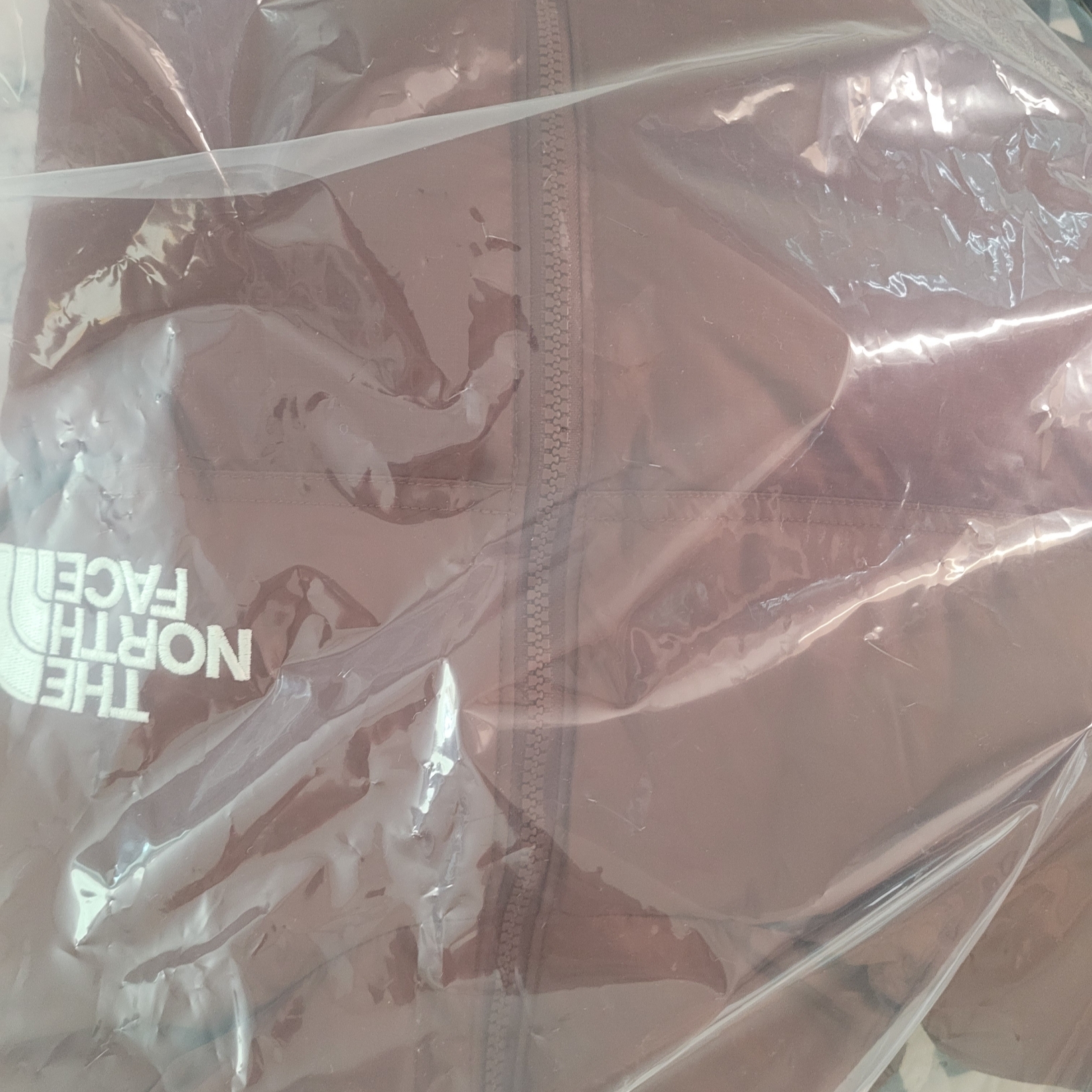 The North Face 1996 Retro Nuptse Jacket Dark Oak 착용 스타일