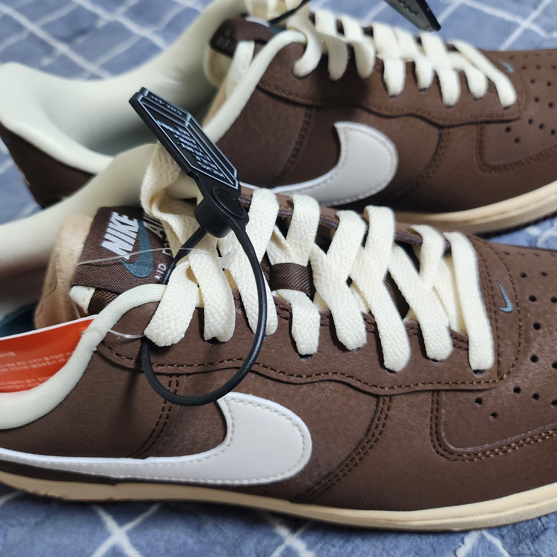 Nike Air Force 1 '07 Cacao Wow Coconut Milk 착용 스타일 - 1