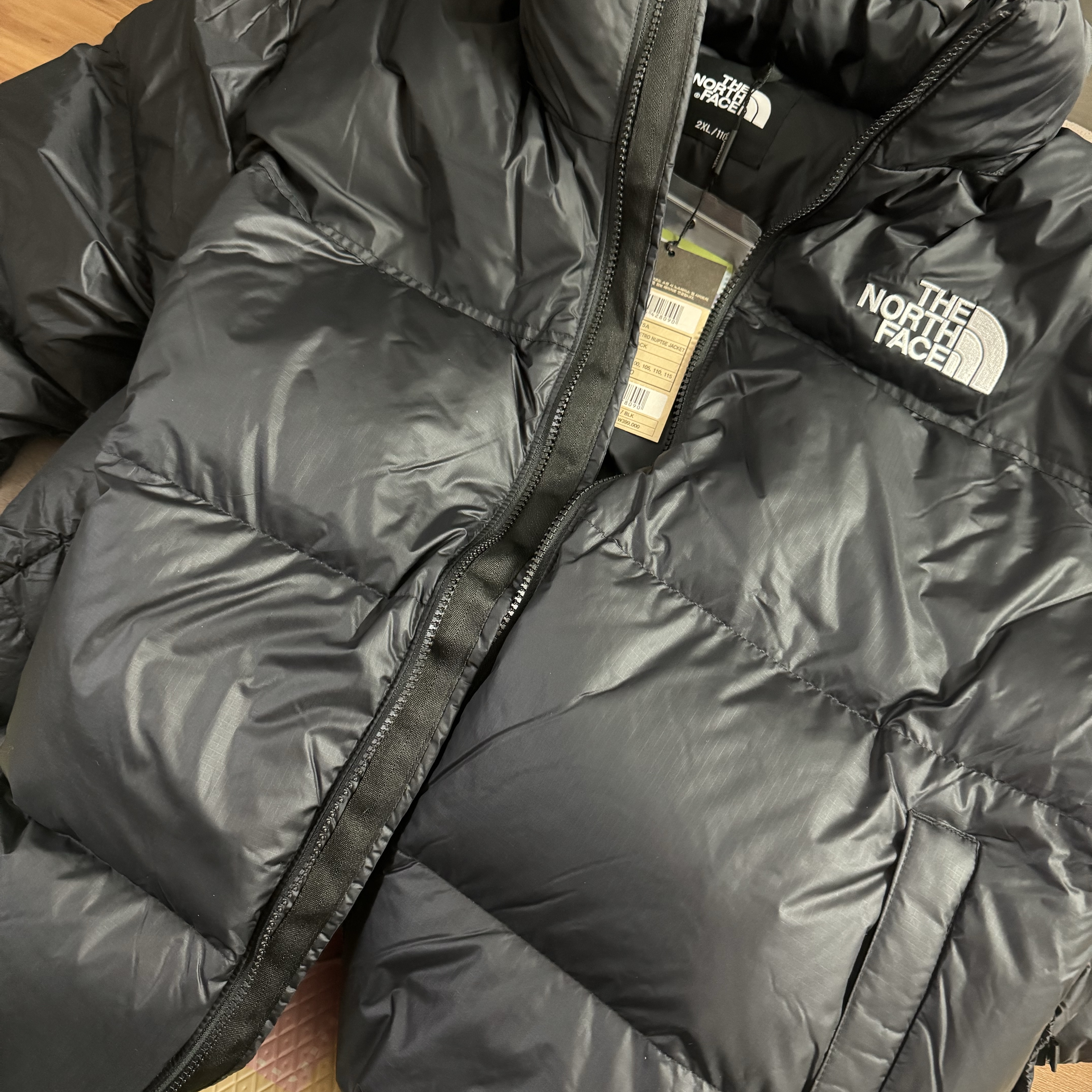 The North Face 1996 Eco Nuptse Jacket Black 착용 스타일