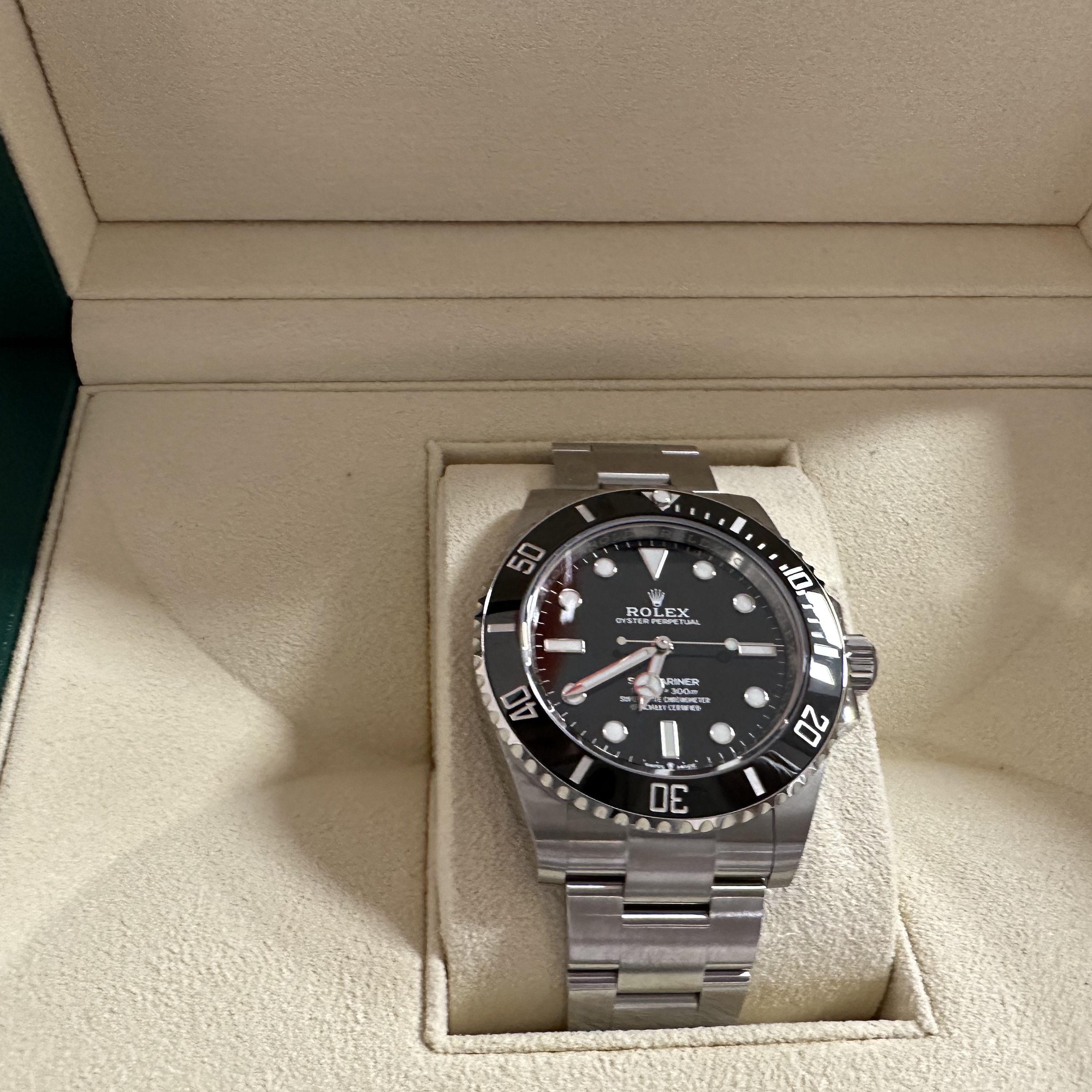 Rolex Submariner 41mm 124060 Black Oyster 착용 스타일 - 1