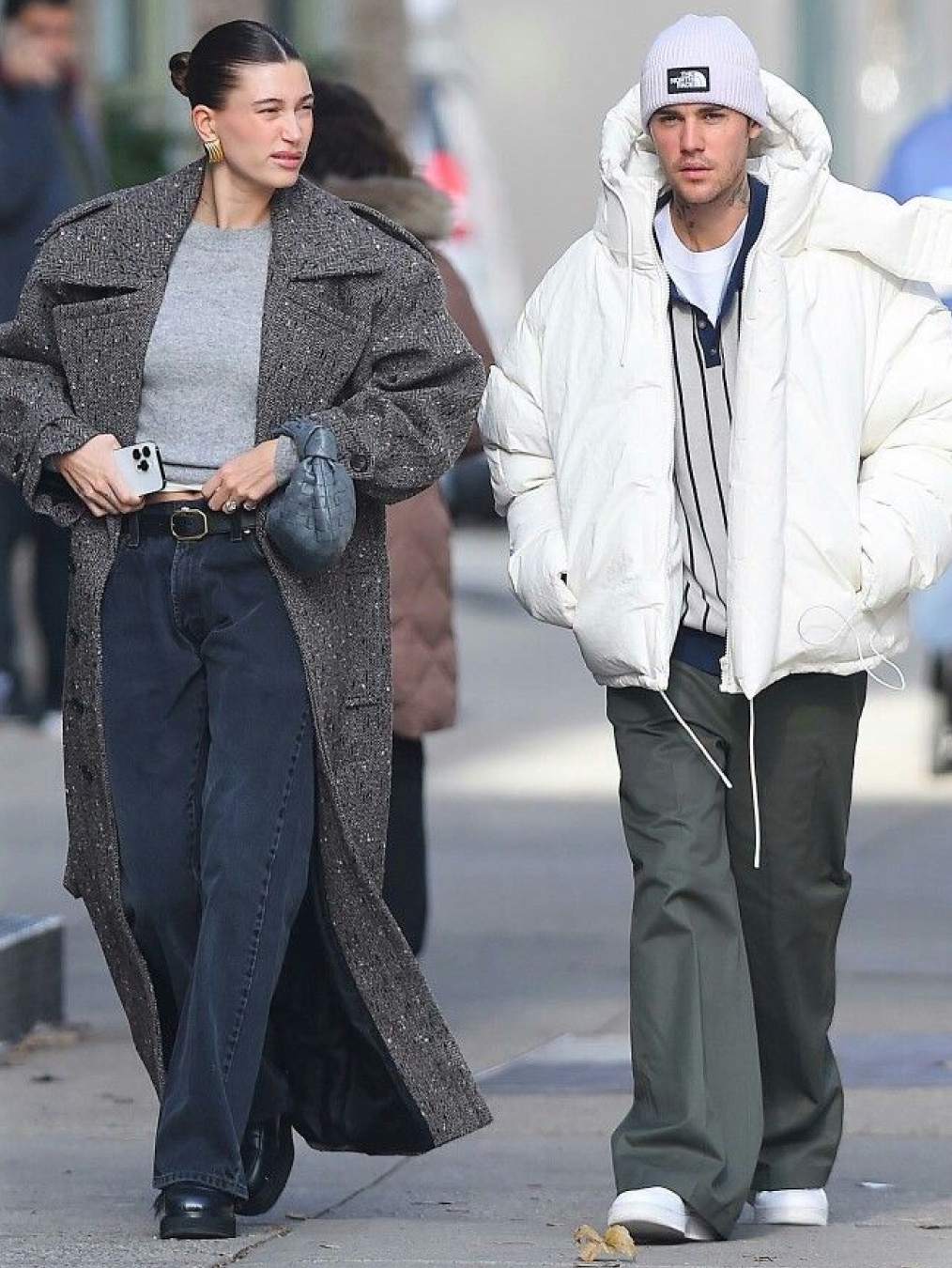 Celine Wiltern Baseball Cap in Cotton Black, Prada Re-Nylon Padded Jacket Black 착용 스타일 - 7