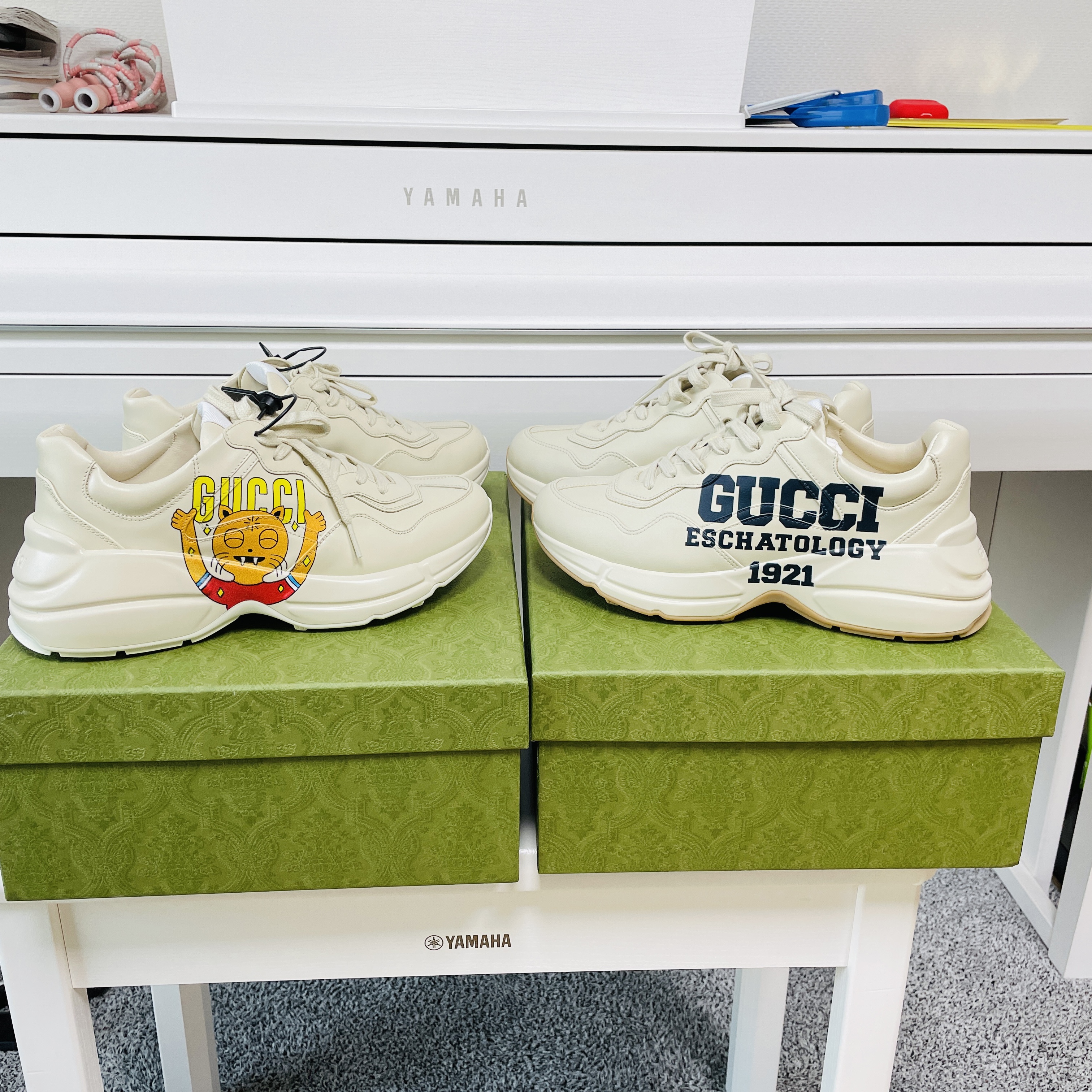 Gucci Rhyton Cat Print Sneakers Ivory 착용 스타일