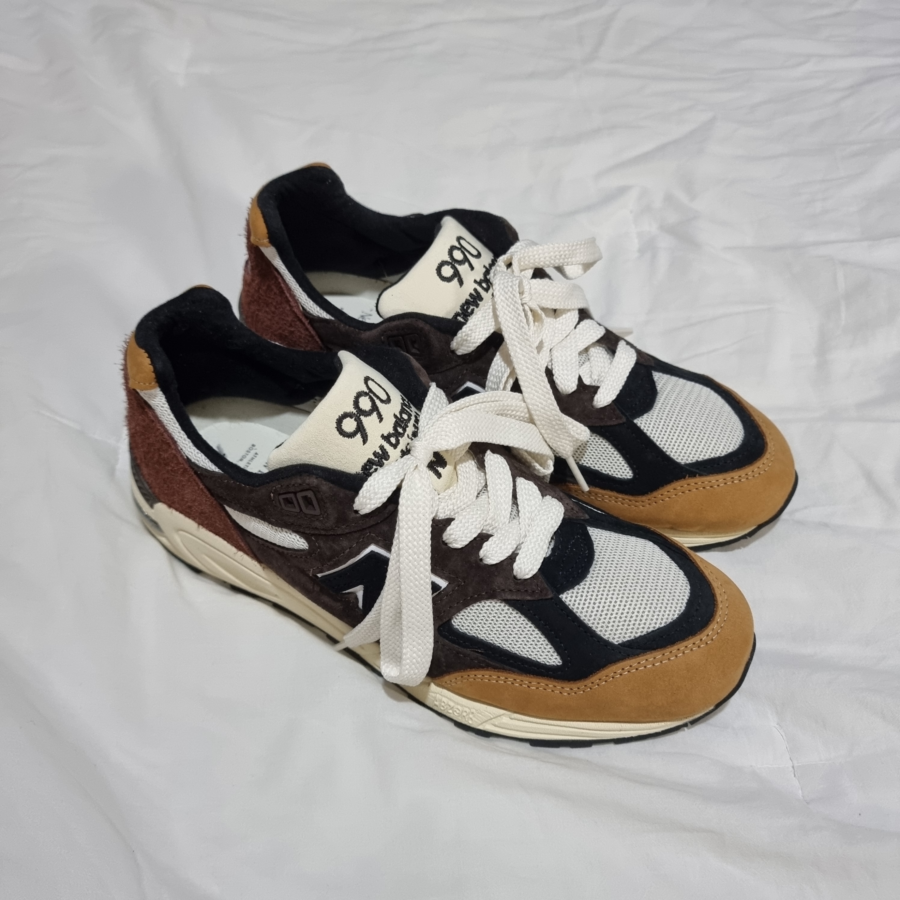 New Balance 990v2 Made in USA Brown Beige 착용 스타일