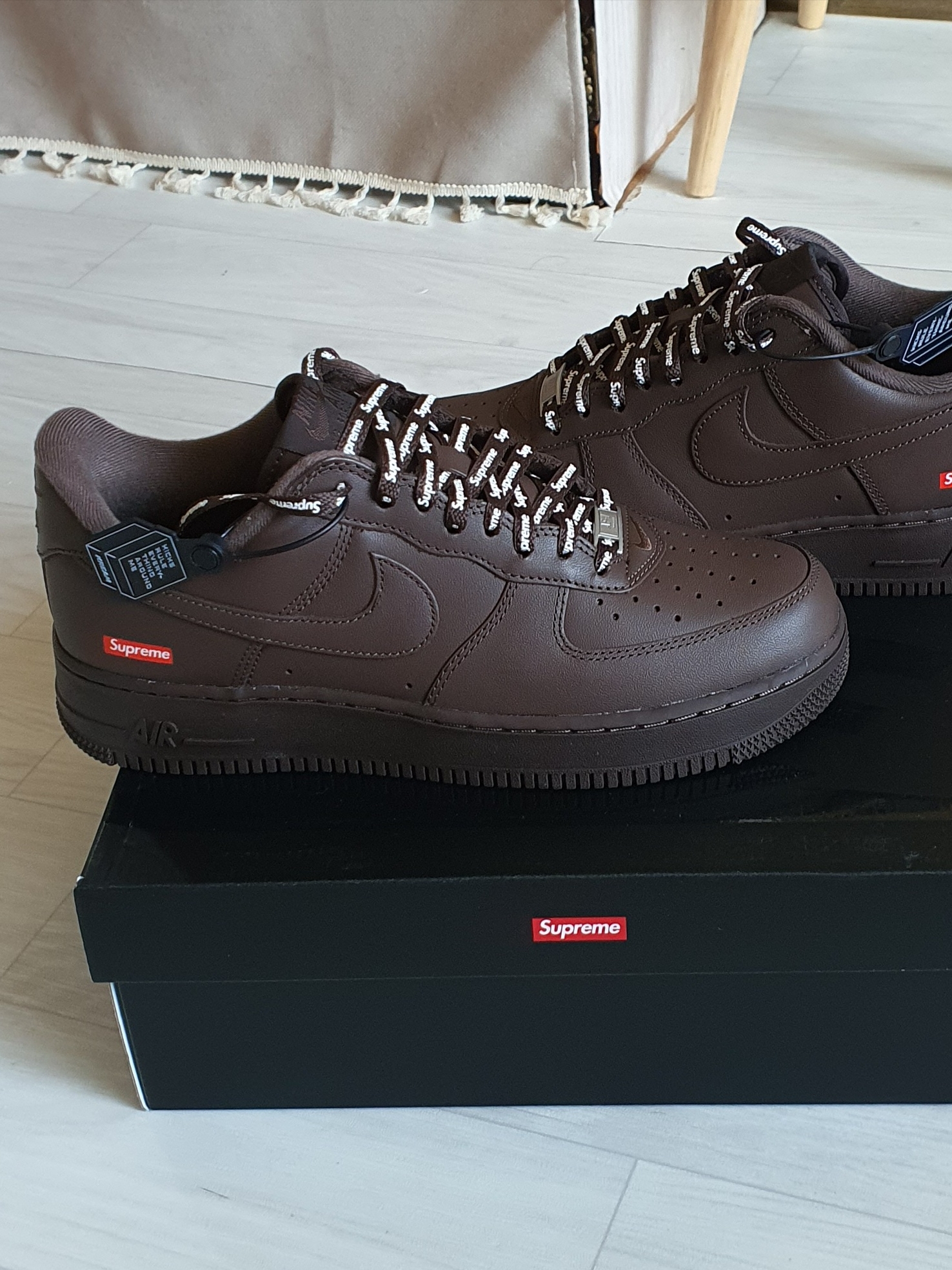 Nike x Supreme Air Force 1 Low Baroque Brown 착용 스타일 - 1