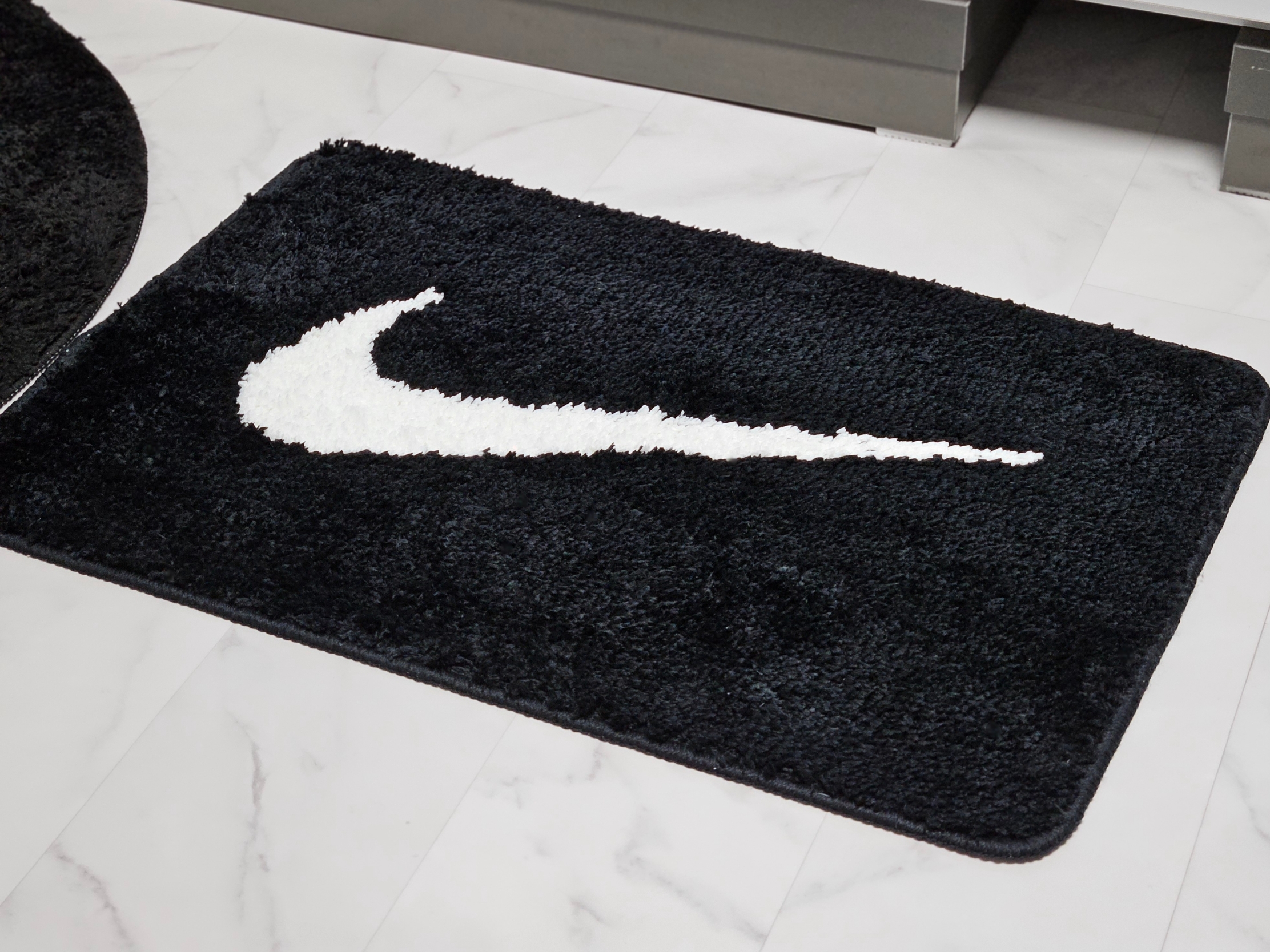 Nike Swoosh Rug Black White 착용 스타일 - 2