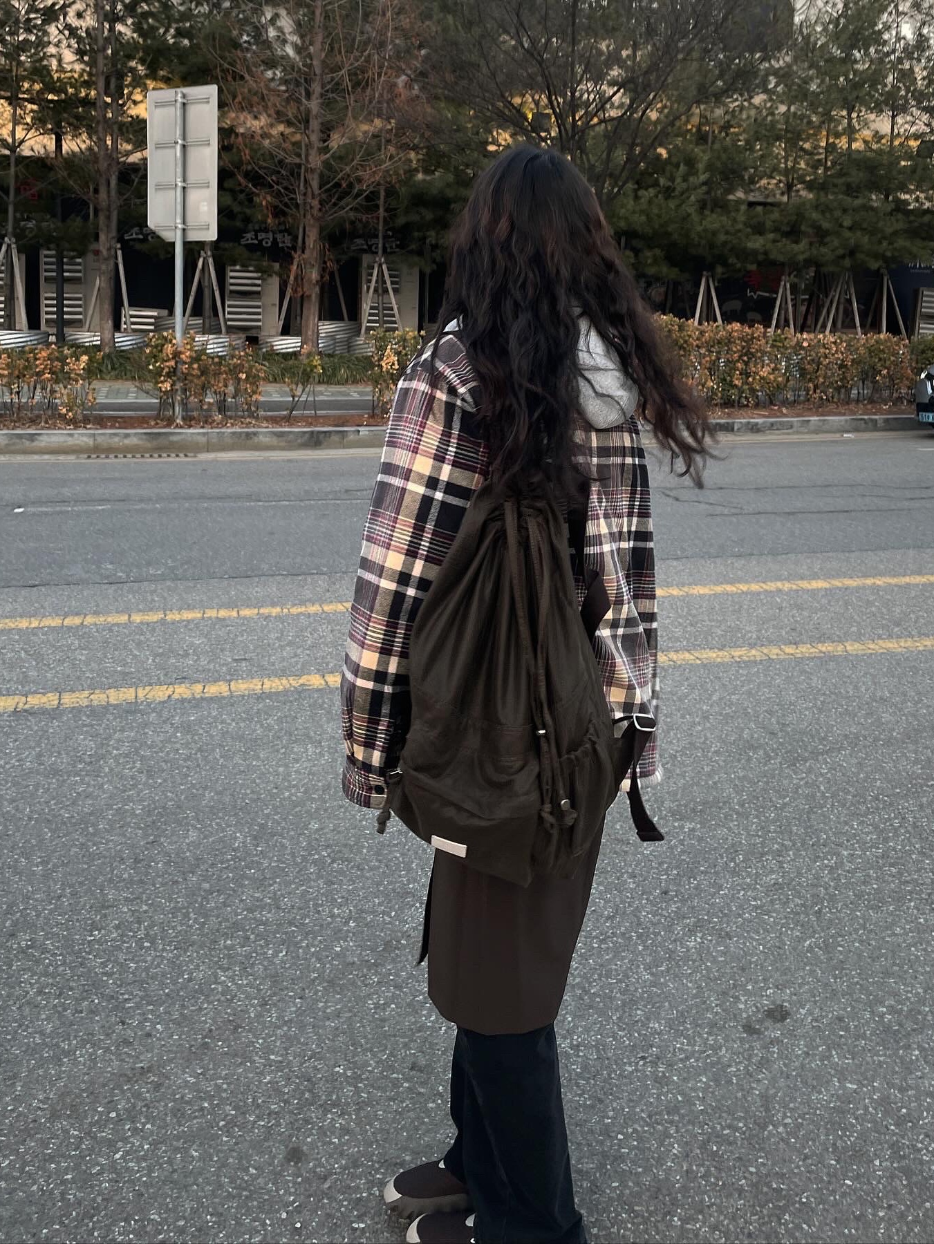 Supreme x Dickies Plaid Hooded Zip Up Shirt Black - 23FW, Oakley Factory Team x Brain Dead Ostrich Chop Saw Mule Maroon Espresso 착용 스타일 - 3