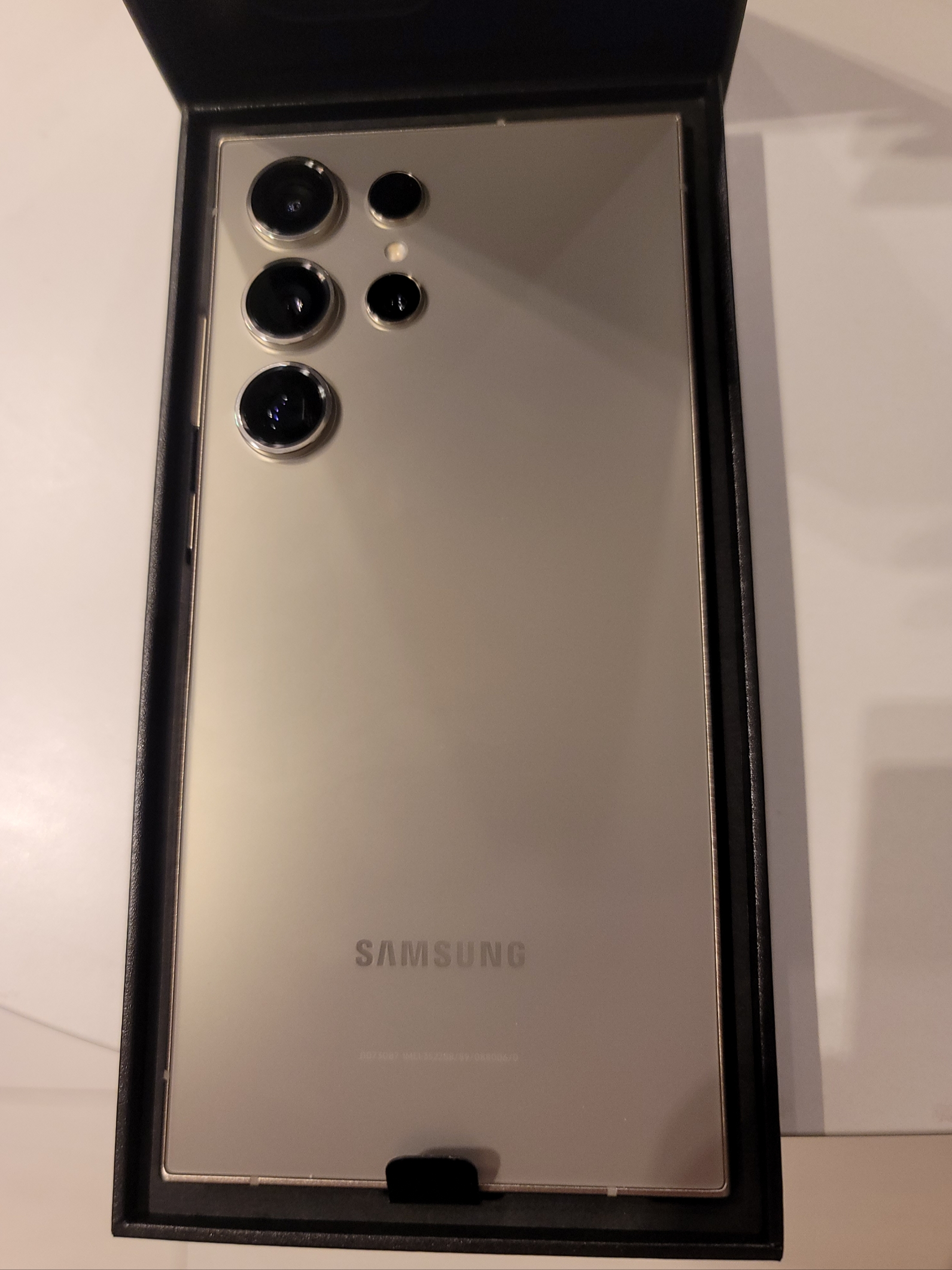 Samsung Galaxy S24 Ultra 512GB Titanium Grey (Korean Ver.) 착용 스타일