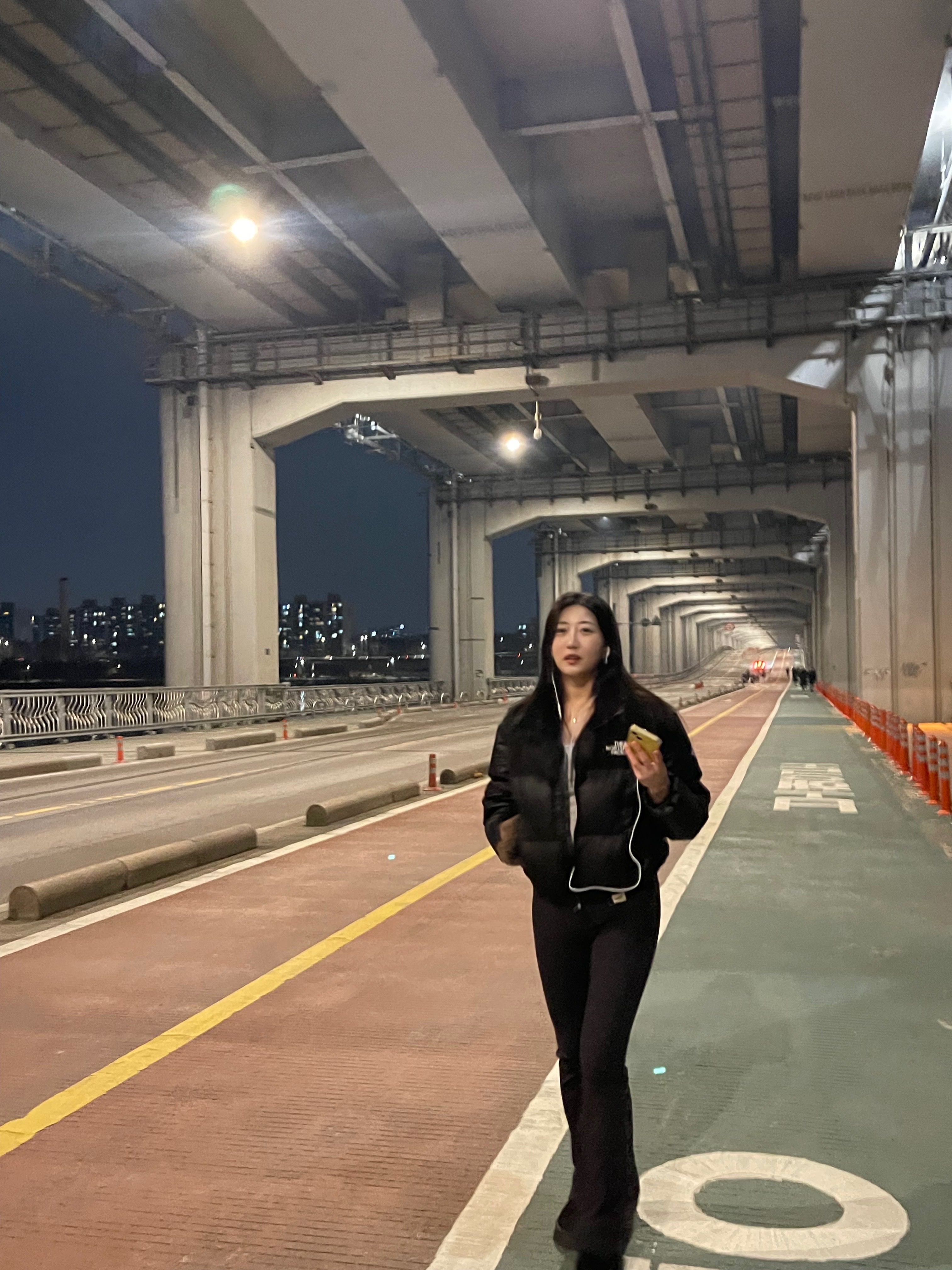 (W) The North Face White Label Novelty Nuptse Down Jacket Real Black, (W) The North Face White Label Novelty Nuptse Down Jacket Black 착용 스타일 - 2