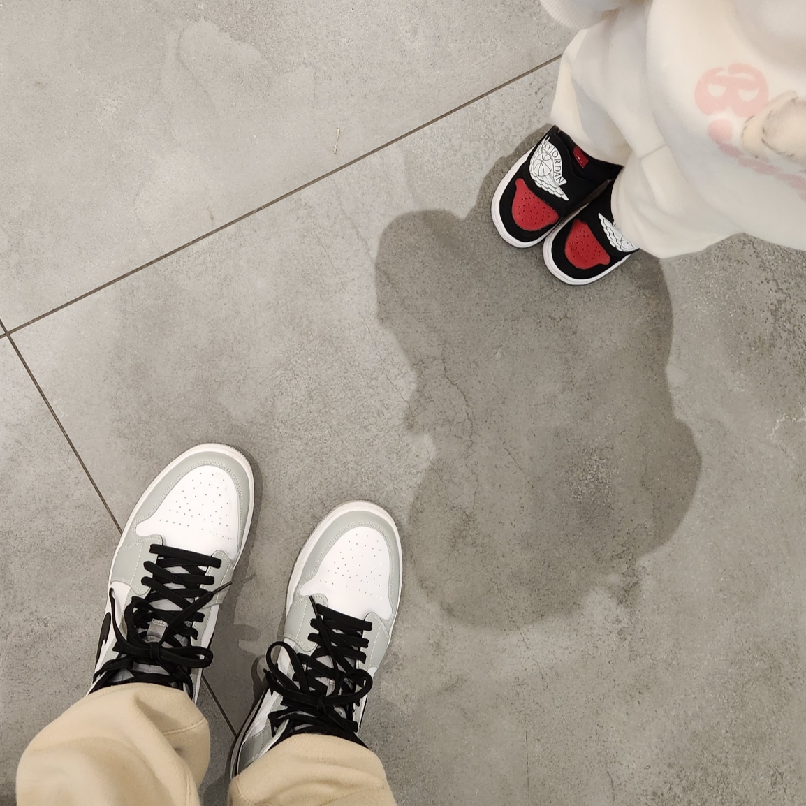 Jordan 1 Mid Light Smoke Grey 착용 스타일
