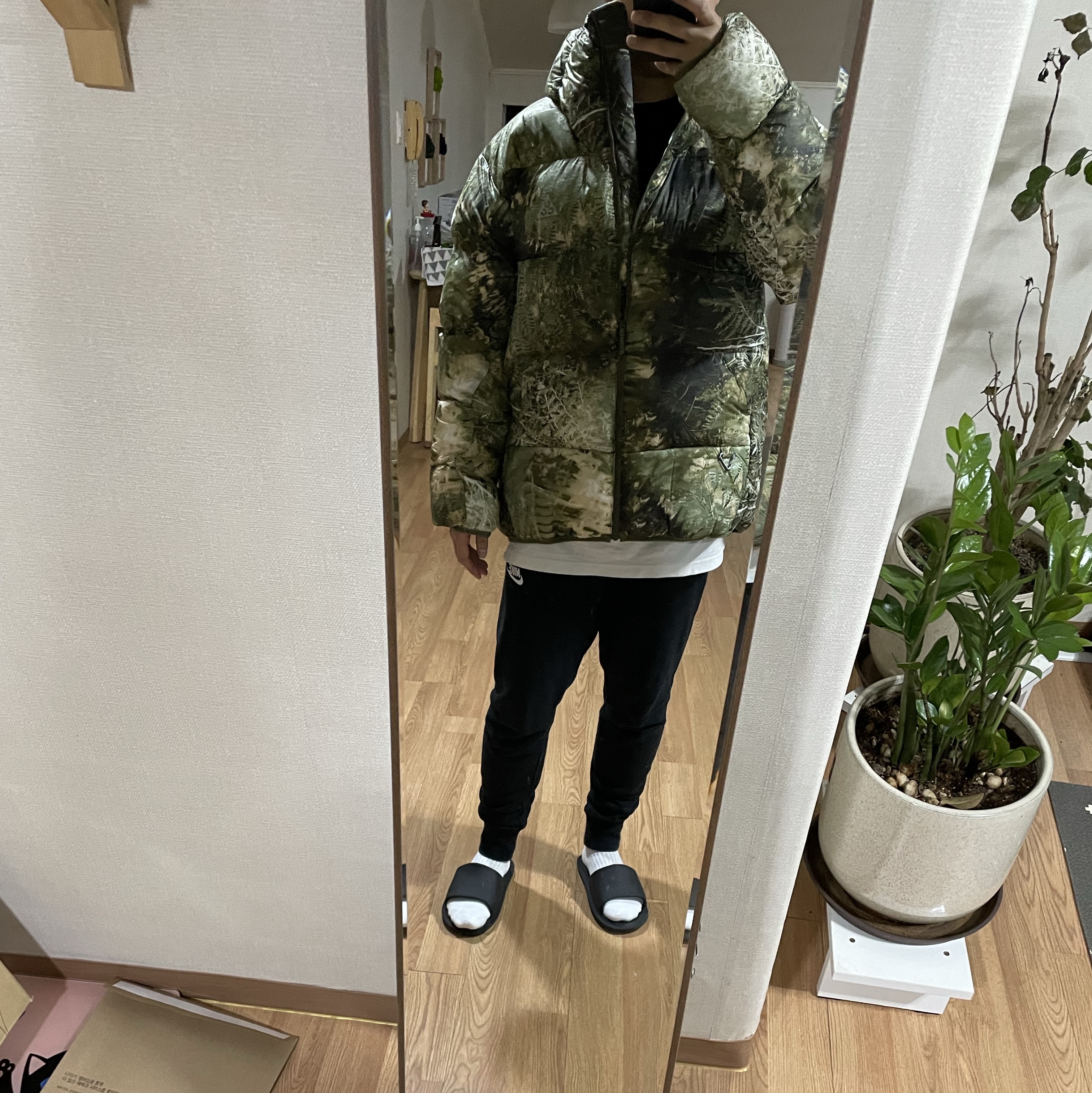 나이키 ACG 써마핏 ADV 루나 레이크 퍼퍼 루즈 후디드 자켓 오일 그린 미디움 올리브 - 아시아 착용 스타일