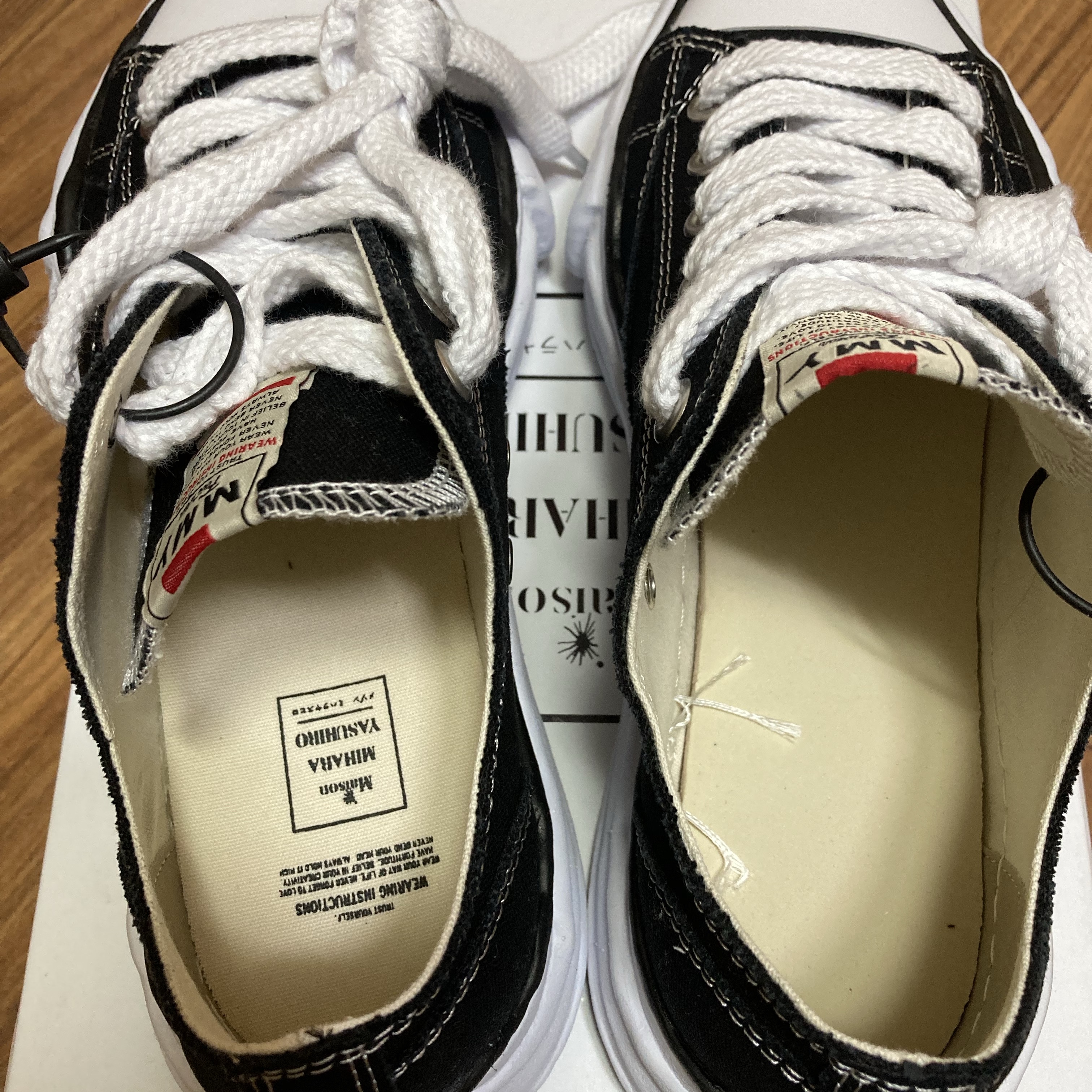 Maison Mihara Yasuhiro Peterson OG Sole Canvas Low Sneakers Black 착용 스타일