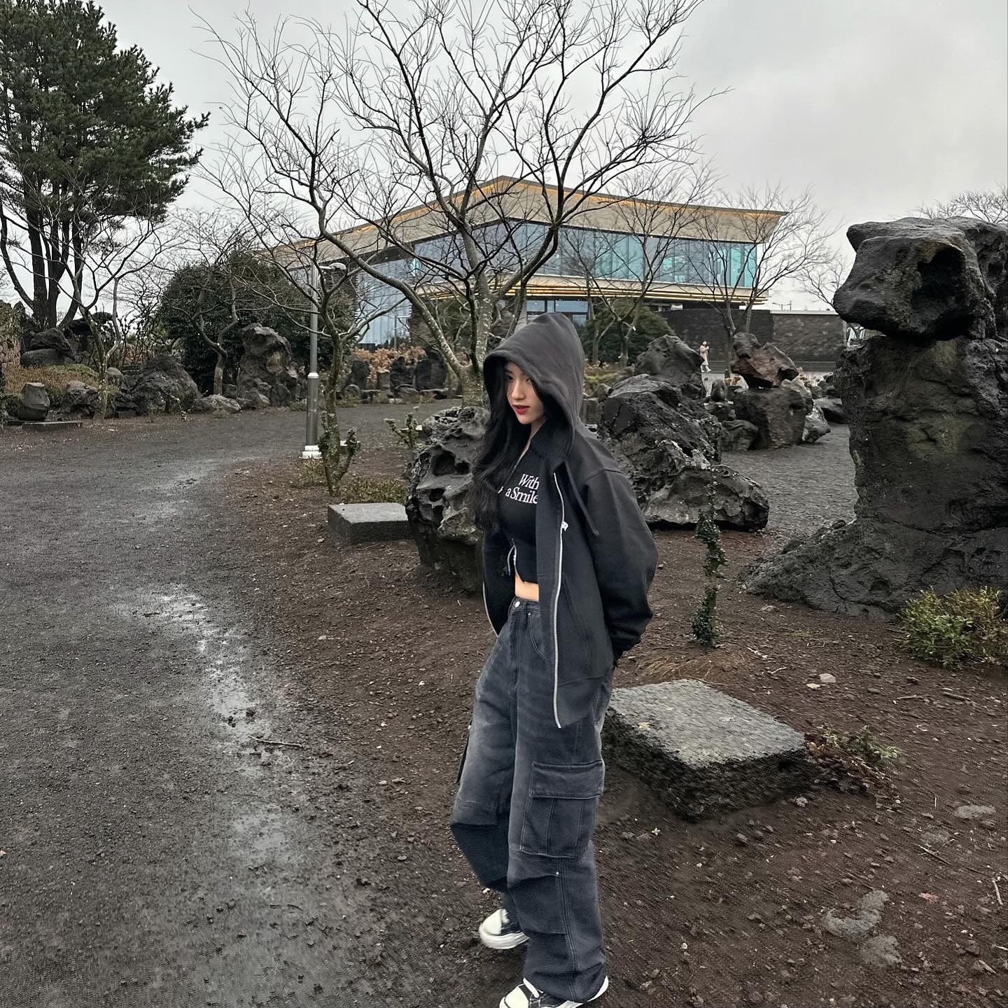 Stussy x Born X Raised Logo Zip Hoodie Black, Maison Mihara Yasuhiro Peterson OG Sole Canvas Low Sneakers Black 착용 스타일 - 1