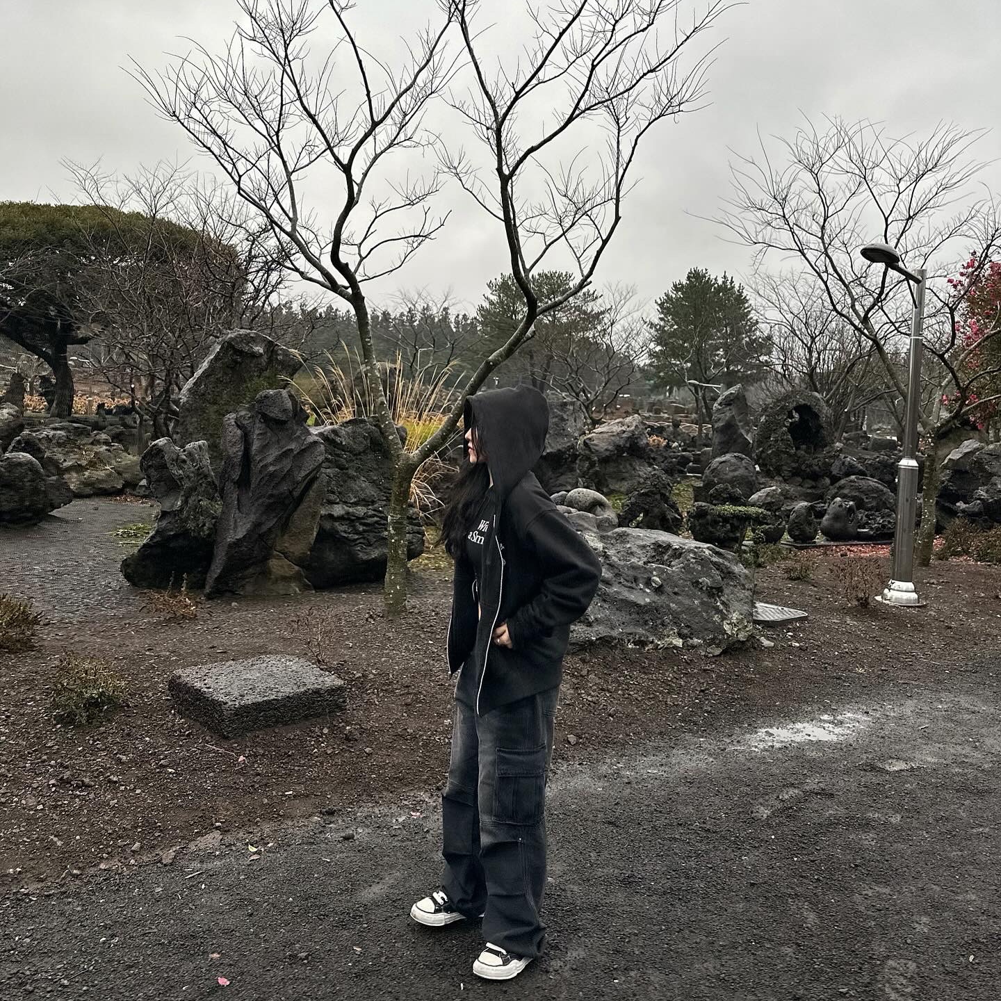 Stussy x Born X Raised Logo Zip Hoodie Black, Maison Mihara Yasuhiro Peterson OG Sole Canvas Low Sneakers Black 착용 스타일 - 3