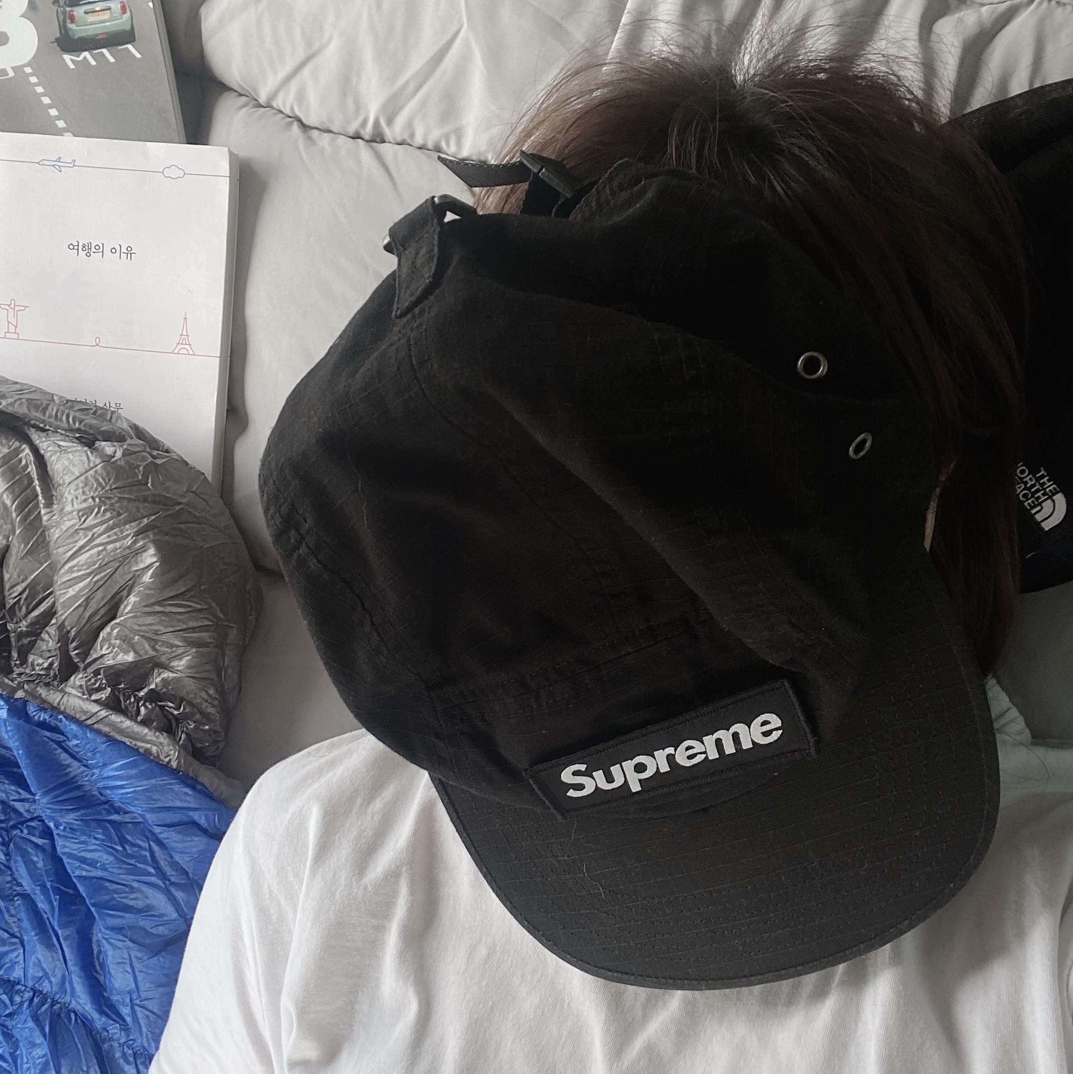 Supreme Washed Chino Twill Camp Cap Black, Acne Studios Regular Fit Hooded Sweatshirt Light Grey Melange 착용 스타일 - 2