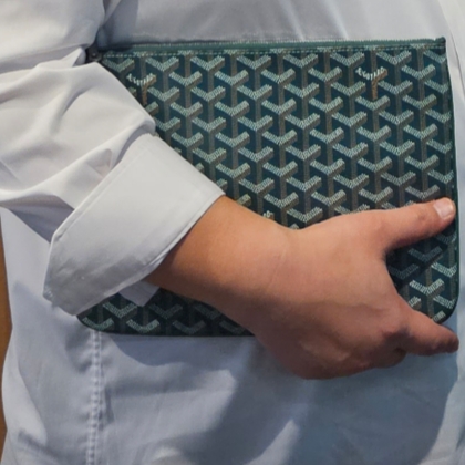 Goyard Senat Pochette MM Green 착용 스타일