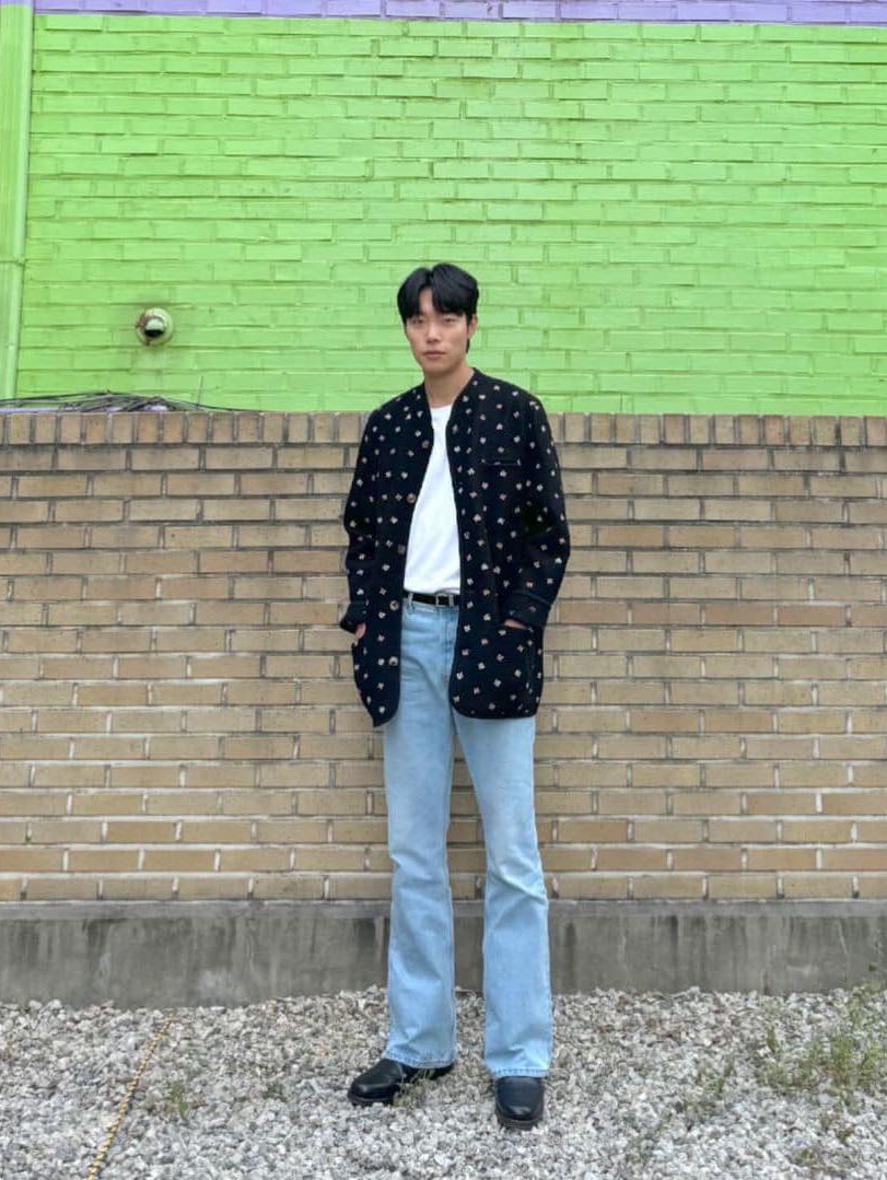 더그레이티스트 부츠컷 데님, 앤더슨벨 빈티지 워시드 부츠컷 진 라이트 블루 착용 스타일 - 2