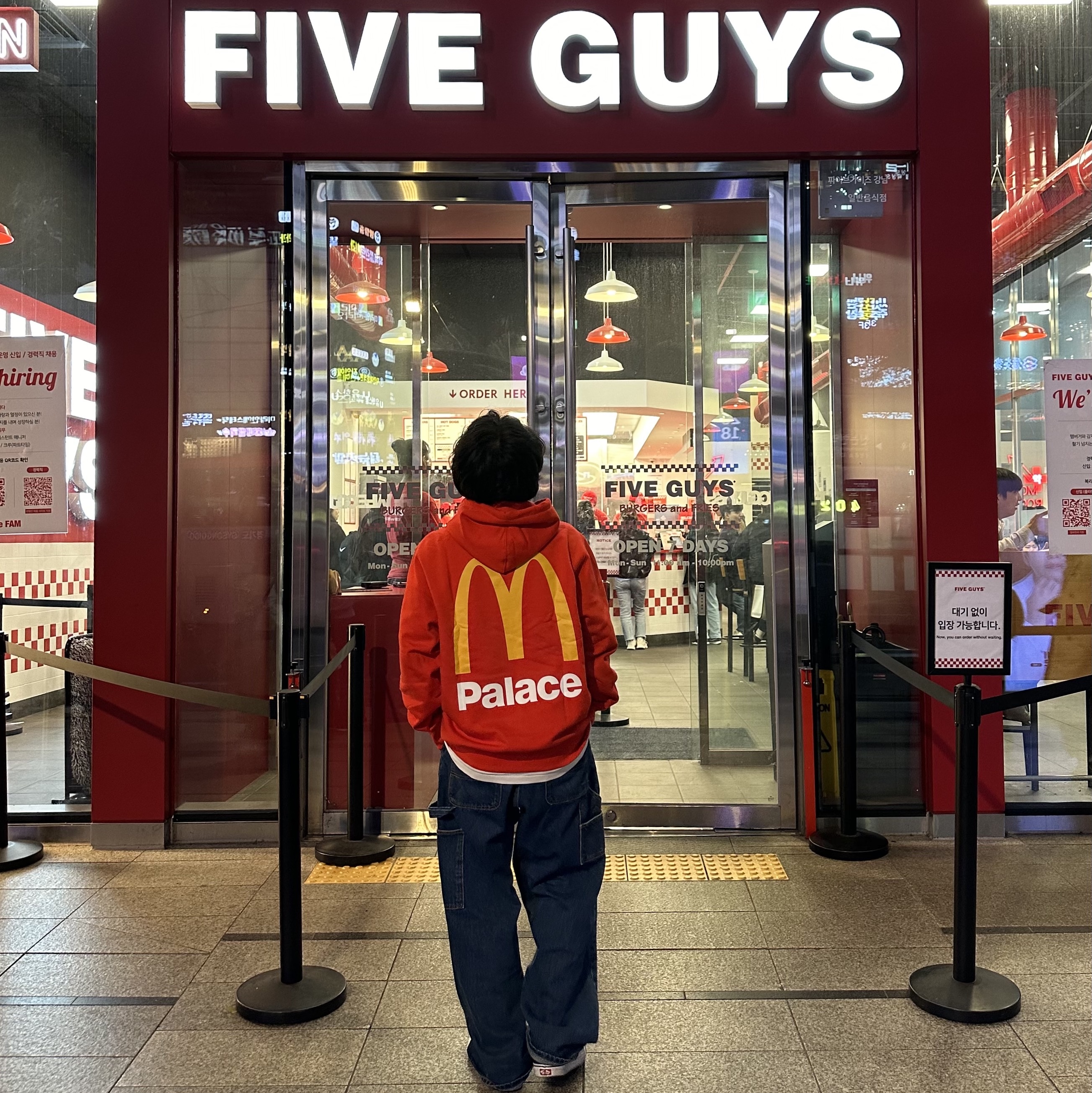 Palace x McDonald's Logo Hood Red - 23FW 착용 스타일 - 1