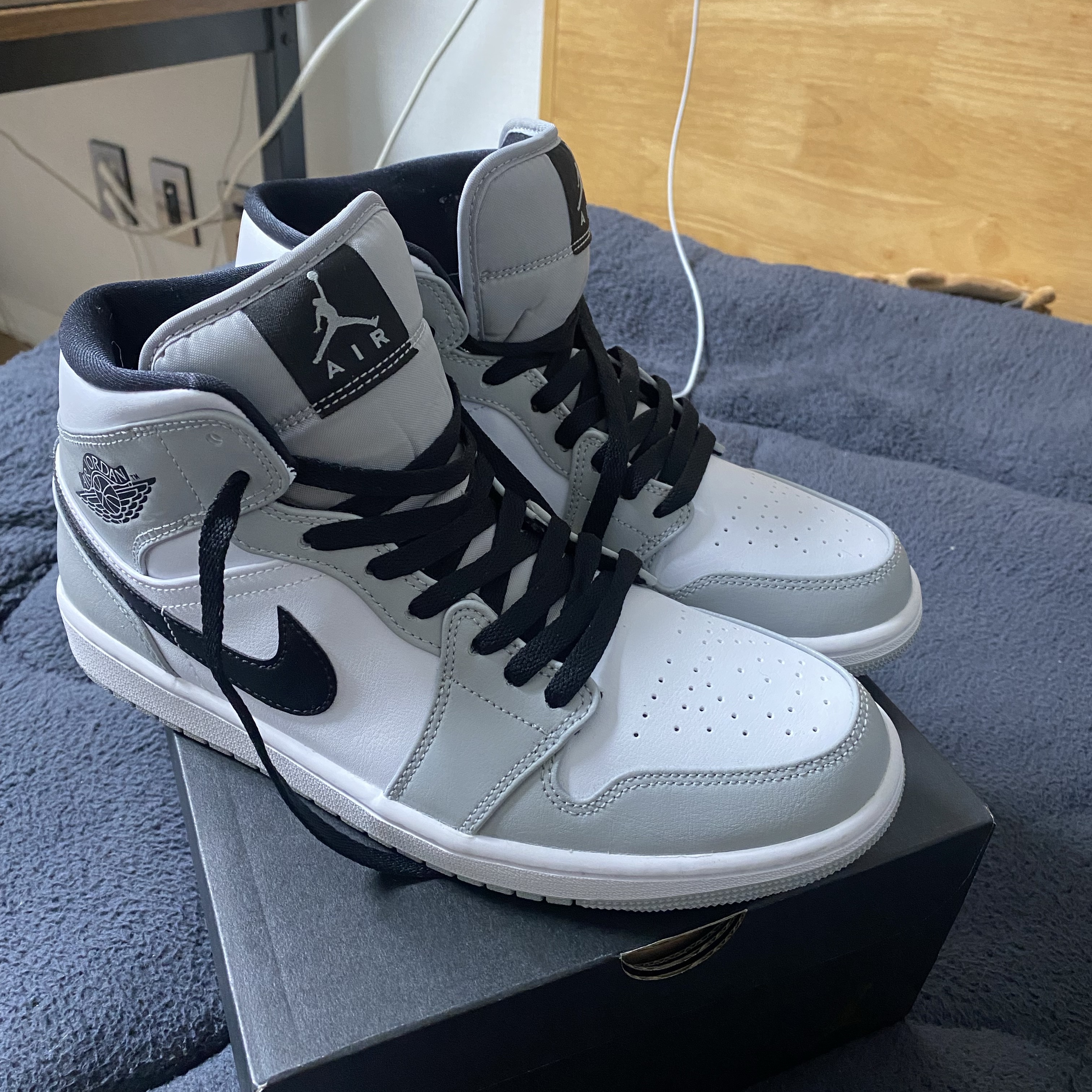 Jordan 1 Mid Light Smoke Grey 착용 스타일 - 1