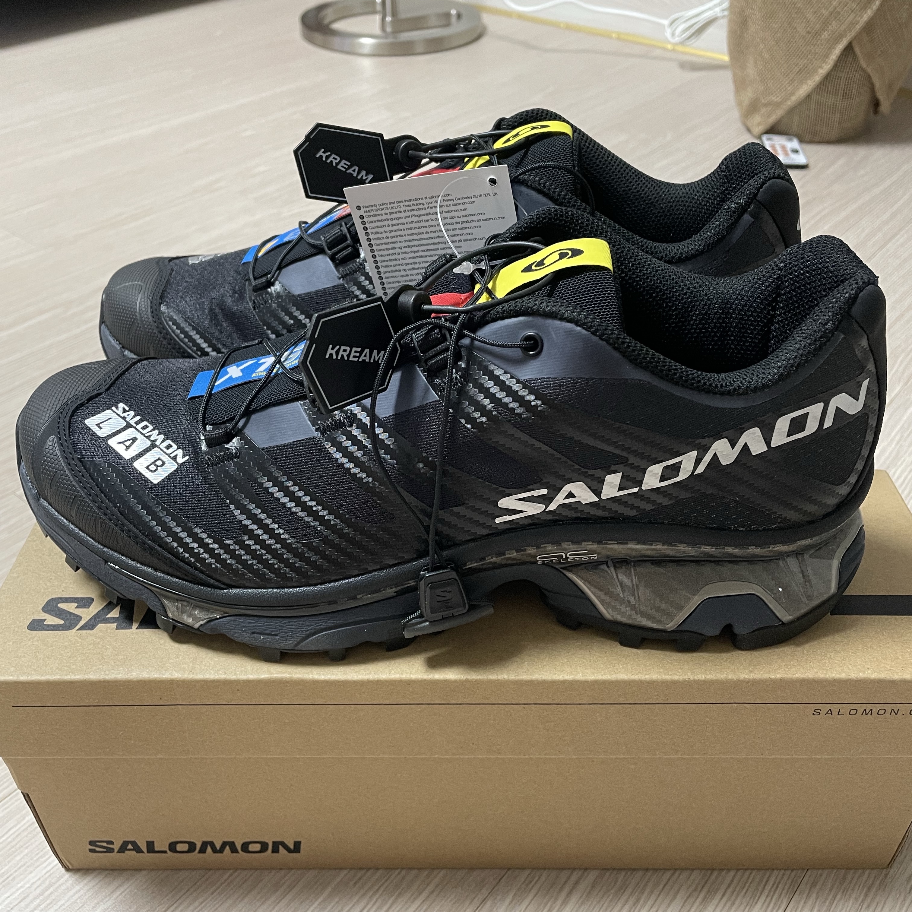 Salomon XT-4 Black Silver Metallic 착용 스타일