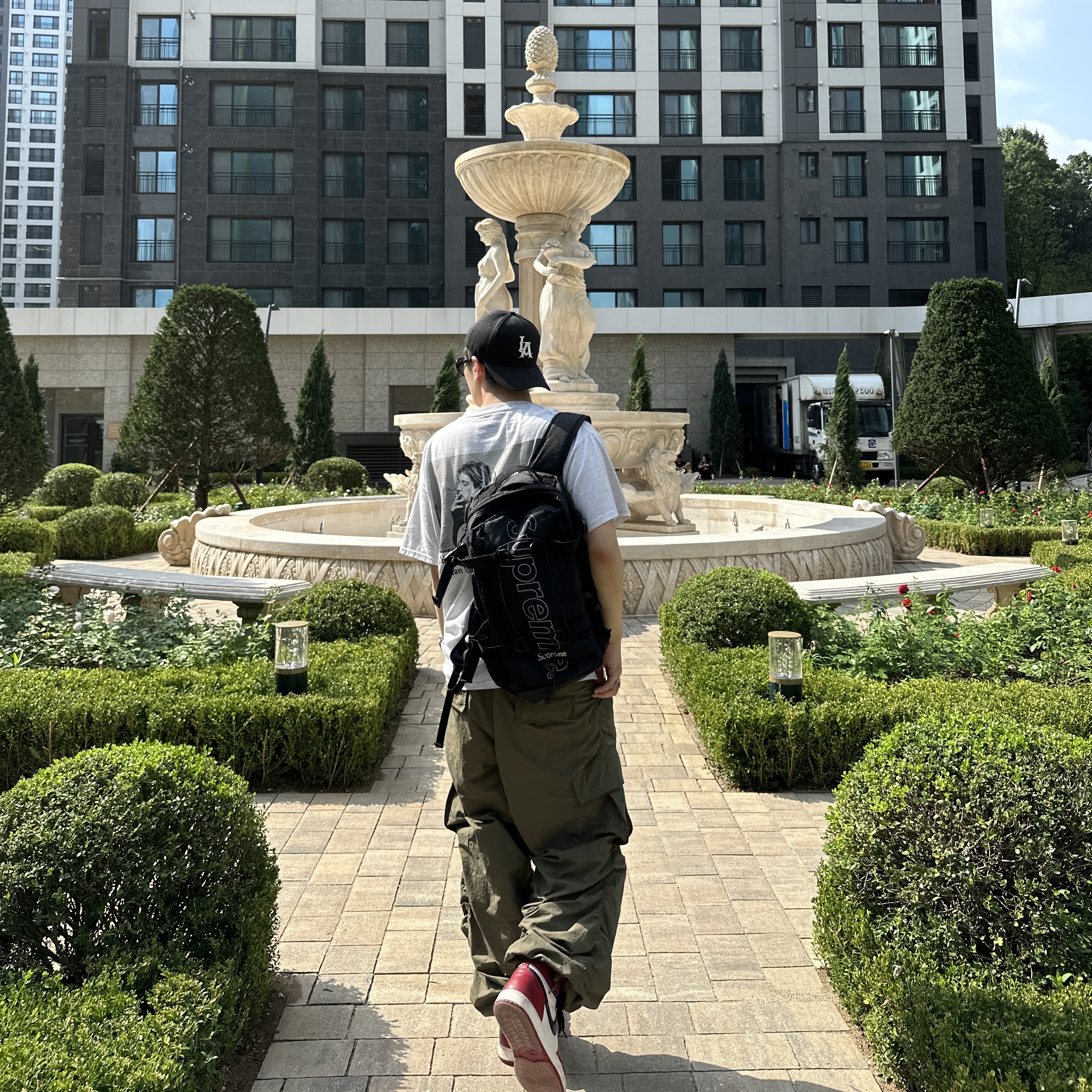 Supreme Backpack Black - 18FW, Jordan 1 Retro High OG Chicago 2022 착용 스타일
