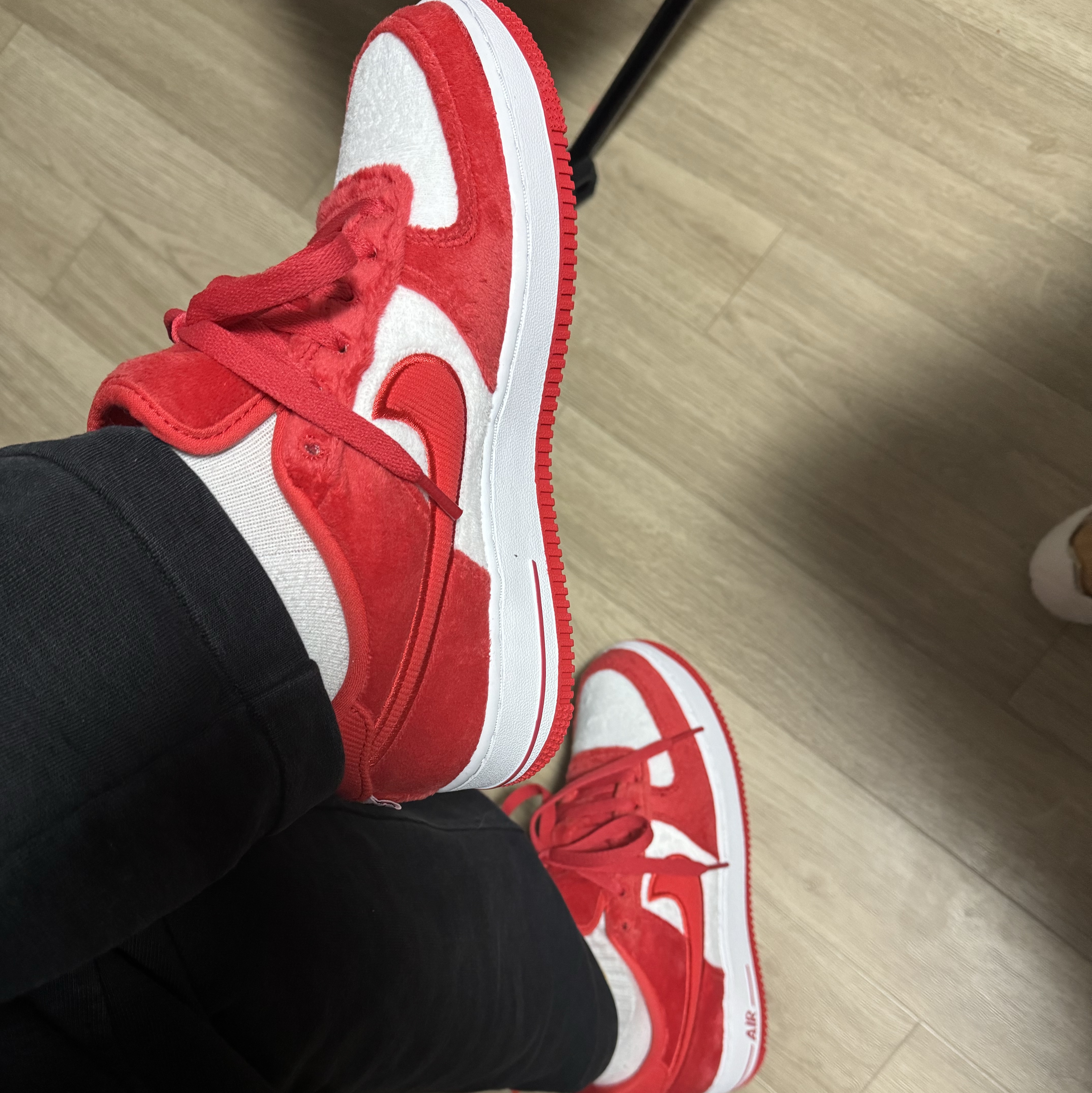 (GS) Nike Air Force 1 Low Valentine Day Team Red 착용 스타일