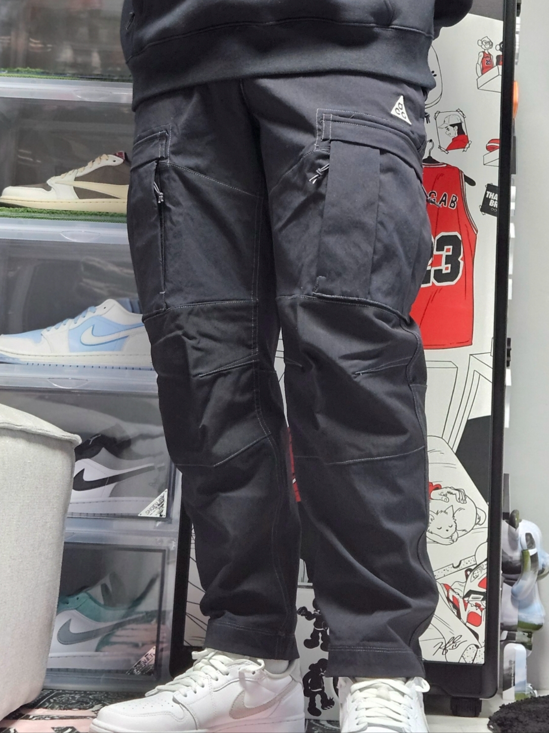(W) Nike ACG Smith Summit Cargo Pants Black Summit White - Asia 착용 스타일 - 4
