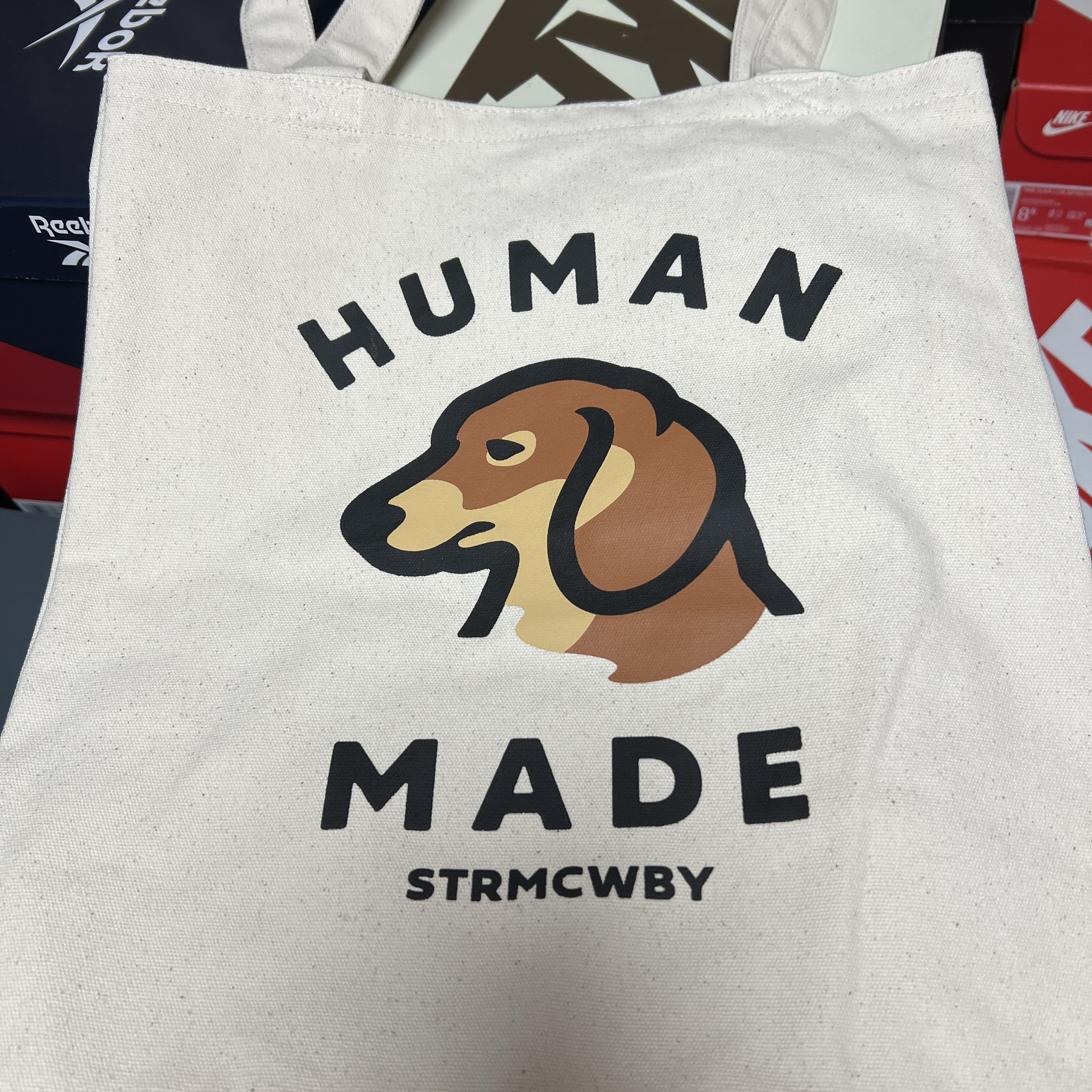 Human Made Book Tote Bag White 착용 스타일