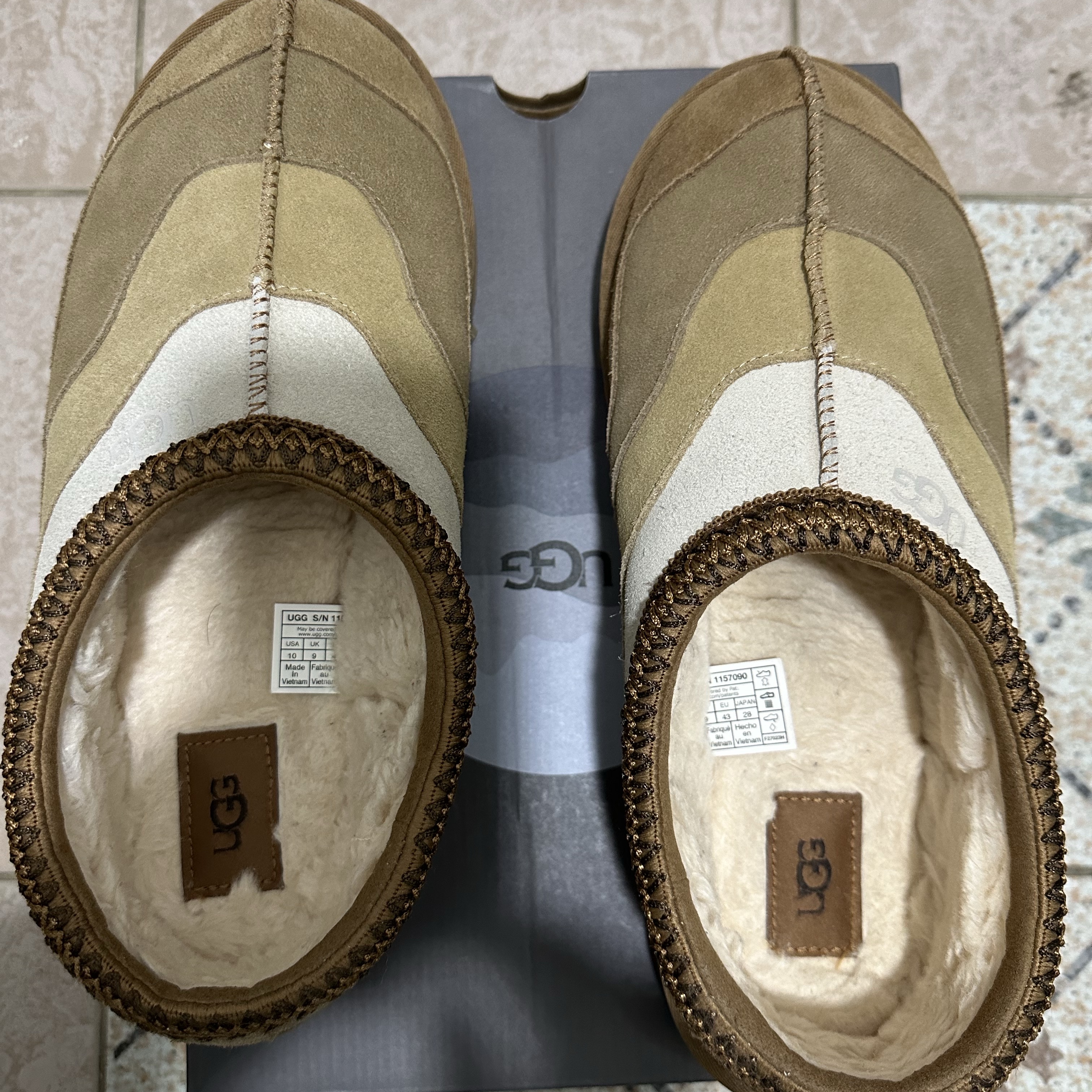 UGG x Shoe Palace Tasman Painted Hills Chestnut 착용 스타일