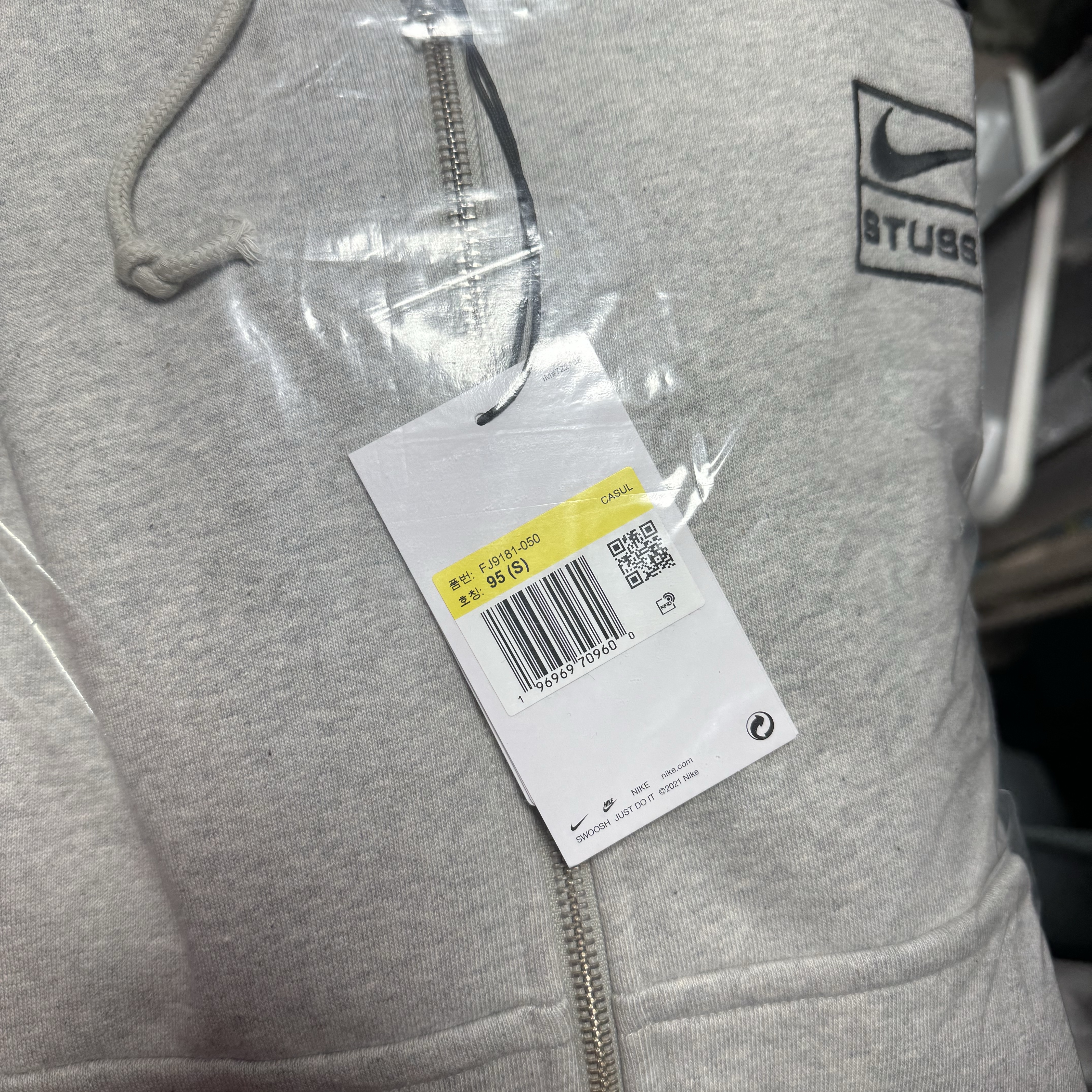 Nike x Stussy Full Zip Fleece Hoodie Grey Heather (FJ9181-050) 착용 스타일