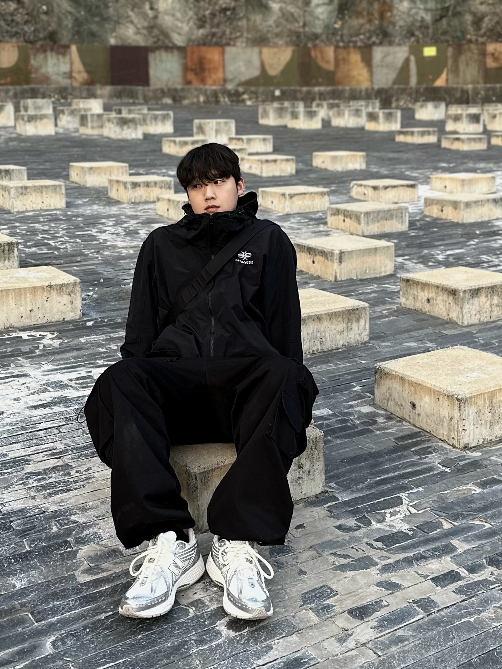 New Balance 1906R Silver Metallic Sea Salt 착용 스타일 - 2