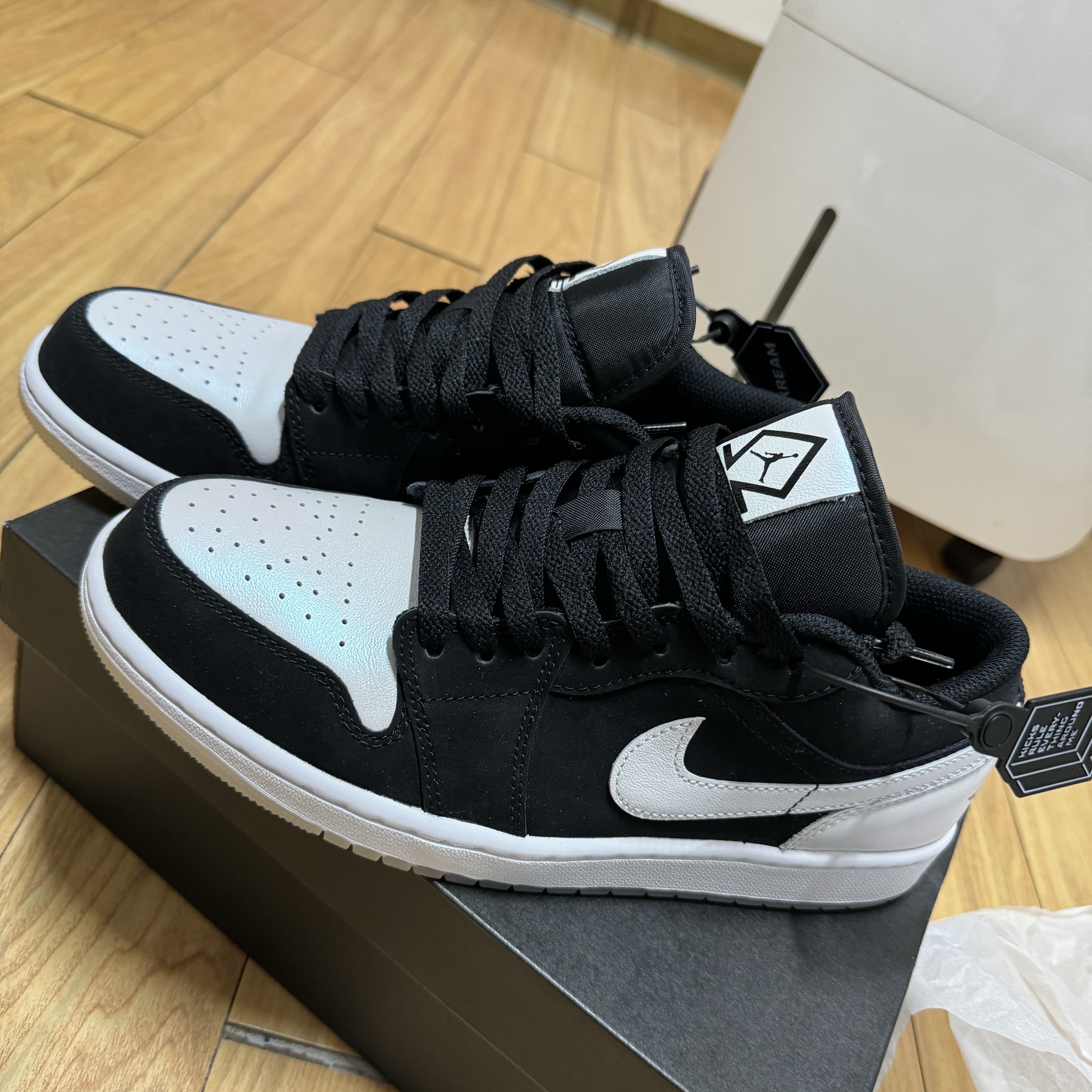 Jordan 1 Low SE Diamond 착용 스타일