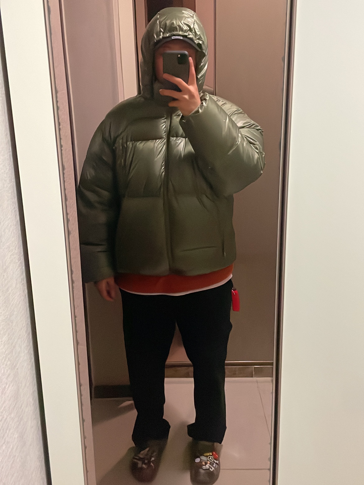 Supreme Featherweight Down Puffer Jacket Olive - 23FW 착용 스타일