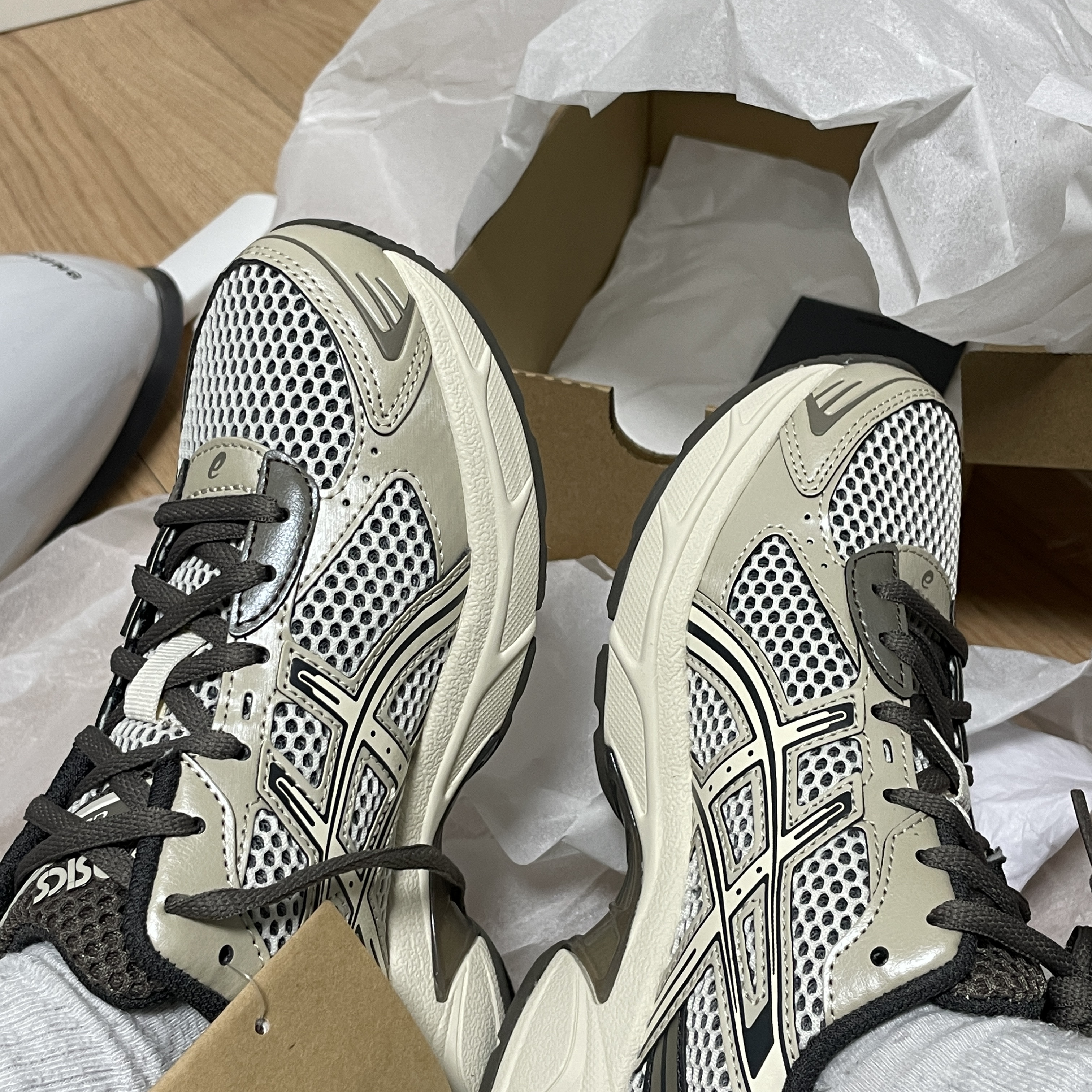 Asics Gel-1130 Birch Dark Taupe - Korea Exclusive 착용 스타일