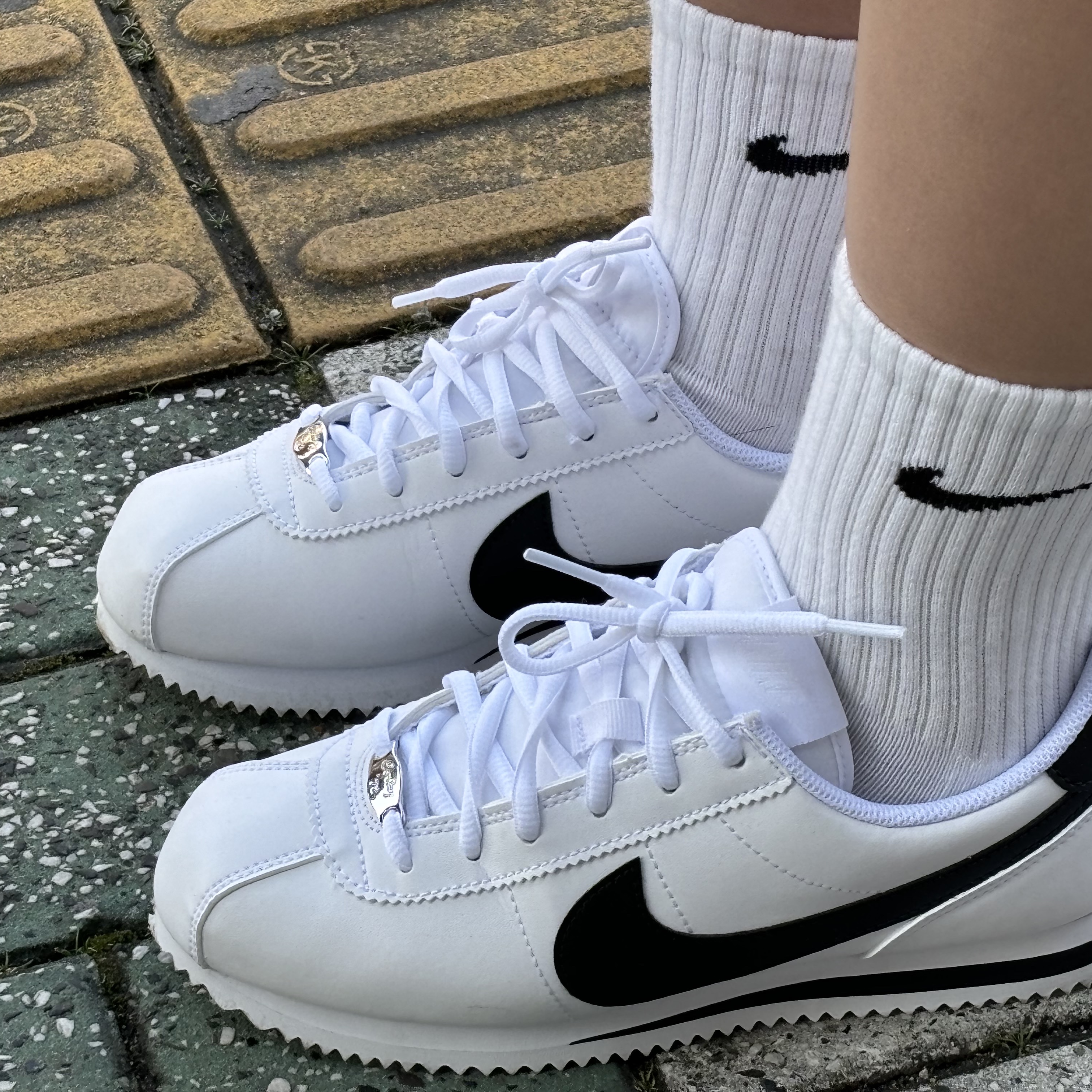 (GS) Nike Cortez Basic SL White Black 착용 스타일